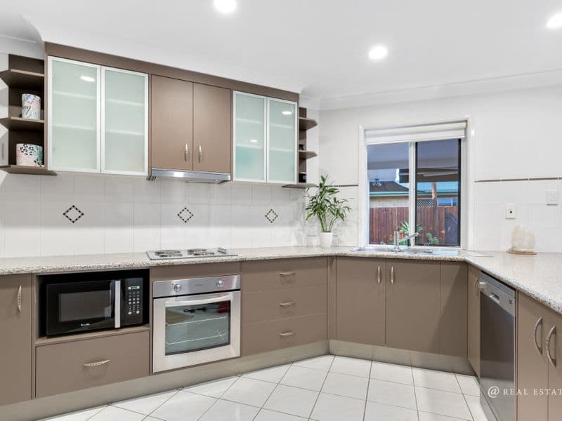 22 Clayton Road, LAMMERMOOR, Lammermoor - Thumbnail 4