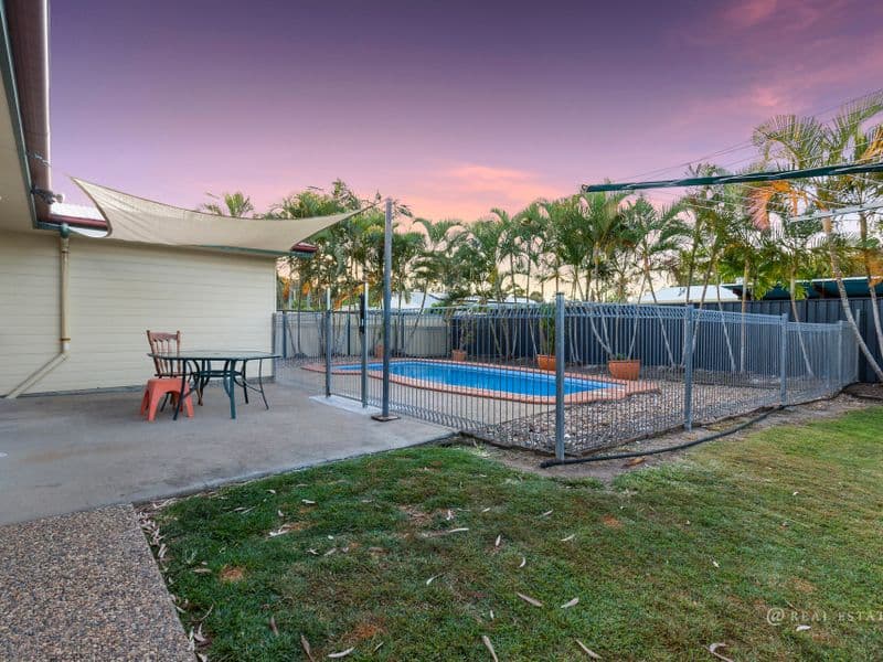 7 Ashgrove Crescent, TARANGANBA, Taranganba - Thumbnail 2