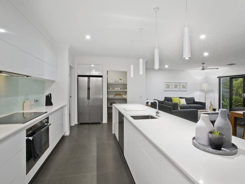 16 Whitecliff Way,ARMSTRONG CREEK, Armstrong Creek - Thumbnail 2