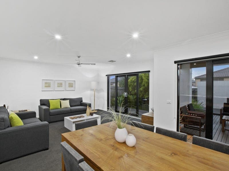 16 Whitecliff Way,ARMSTRONG CREEK, Armstrong Creek - Thumbnail 3