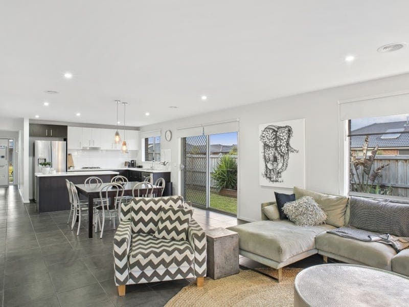 2-4 Whitehaven Chase,ARMSTRONG CREEK, Armstrong Creek - Thumbnail 3