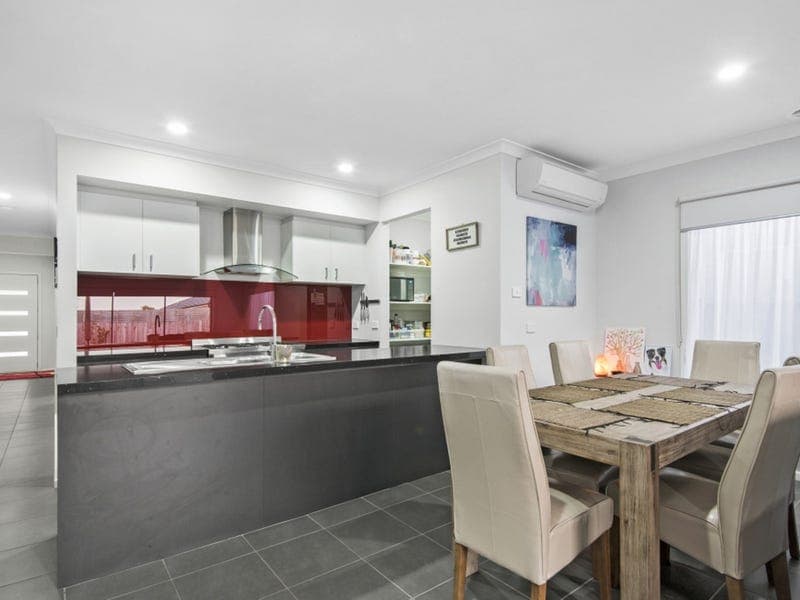 16 Rochford Drive,ARMSTRONG CREEK, Armstrong Creek - Thumbnail 3