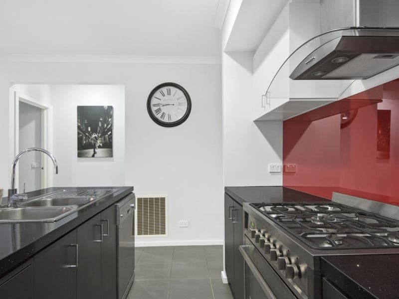 16 Rochford Drive,ARMSTRONG CREEK, Armstrong Creek - Thumbnail 4