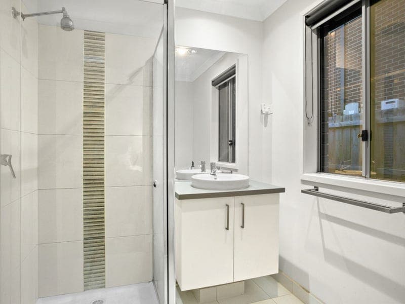 15 Rainford Place,ARMSTRONG CREEK, Armstrong Creek - Thumbnail 8