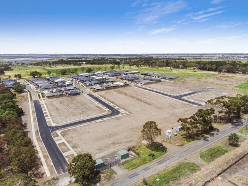 32 Barbra Drive, Charlemont - Thumbnail 7
