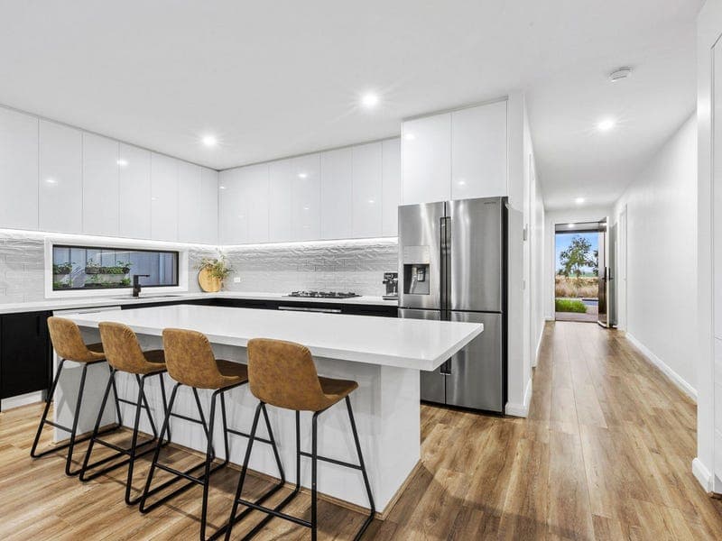 10 Holbrook Drive,ARMSTRONG CREEK, Armstrong Creek - Thumbnail 2