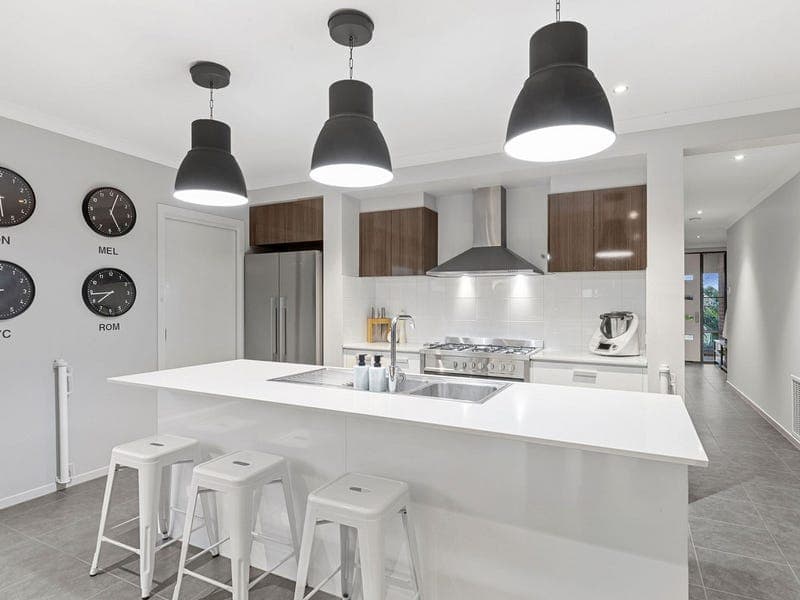11 Hutton Close,ARMSTRONG CREEK, Armstrong Creek - Thumbnail 2