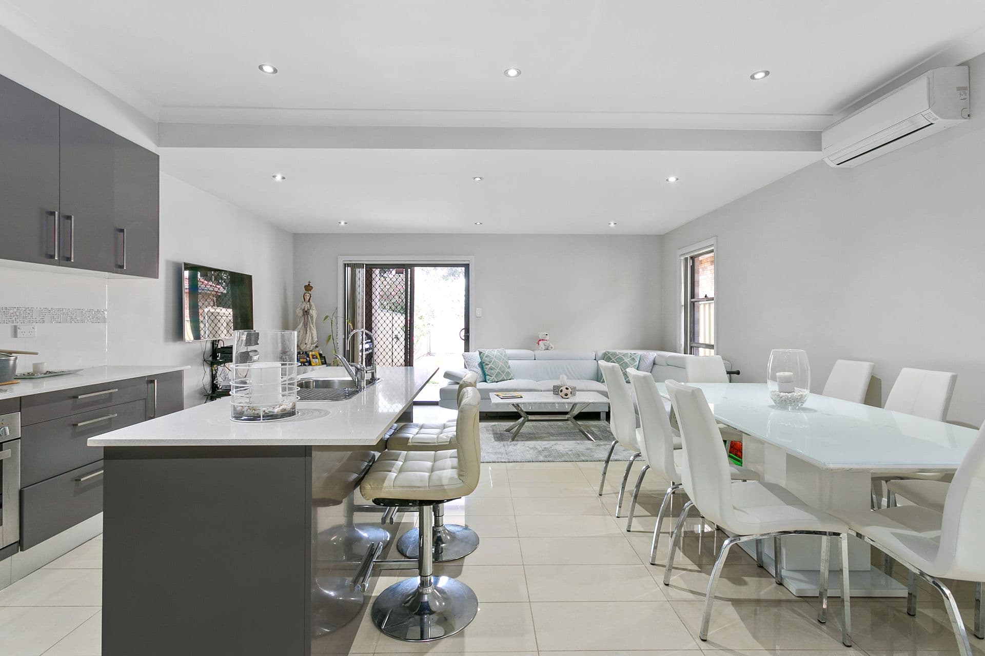 43 Alexander Street, Smithfield, NSW, 2164, Smithfield - Thumbnail 3