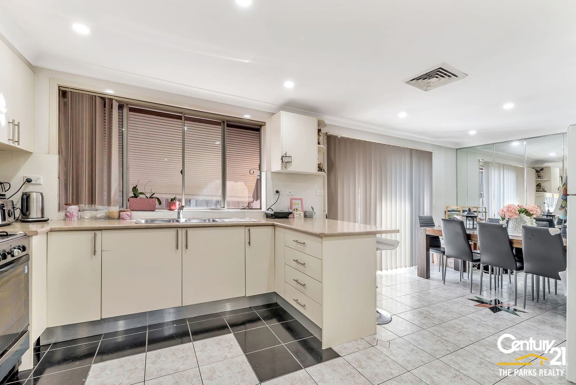 35 Bossley Road, Bossley Park, NSW, 2176, Bossley Park - Thumbnail 2