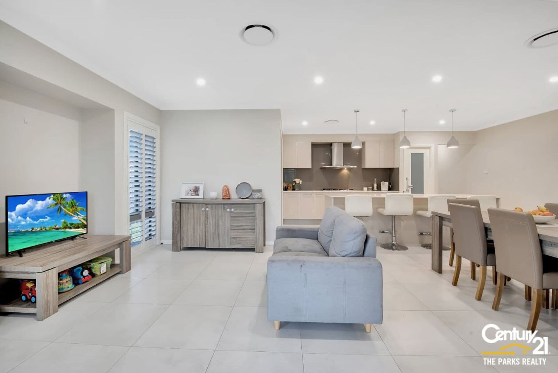 10 Gardiner Crescent, Elderslie, NSW, 2570, Elderslie - Thumbnail 2