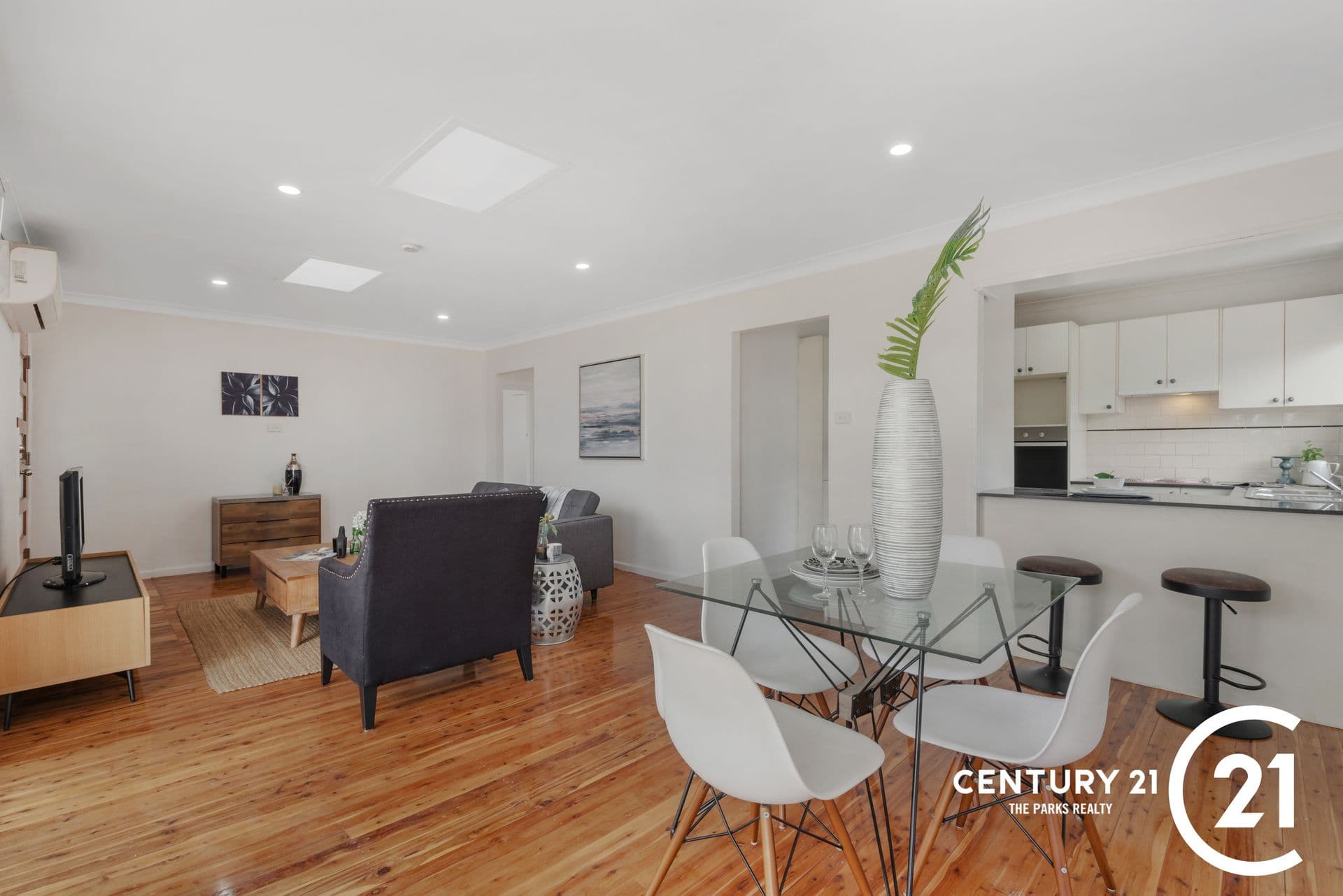 2 Megan Avenue, Smithfield, NSW, 2164, Smithfield - Thumbnail 4