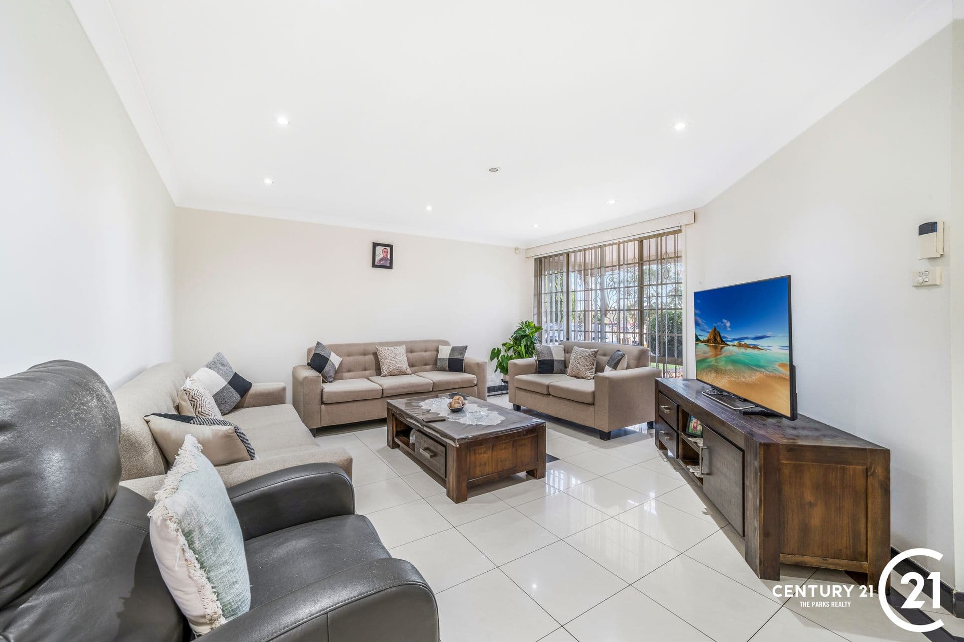 61 Edensor Road, St Johns Park, NSW, 2176, St Johns Park - Thumbnail 5
