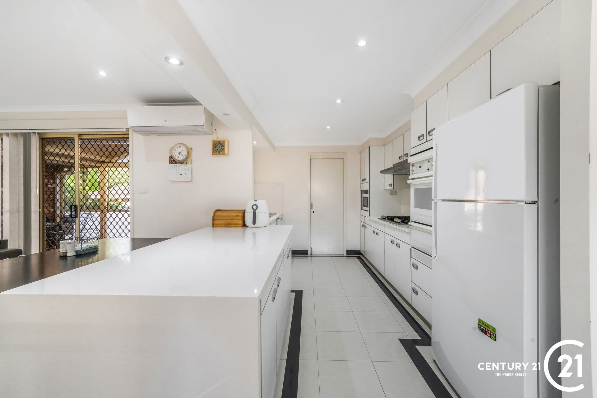 61 Edensor Road, St Johns Park, NSW, 2176, St Johns Park - Thumbnail 8