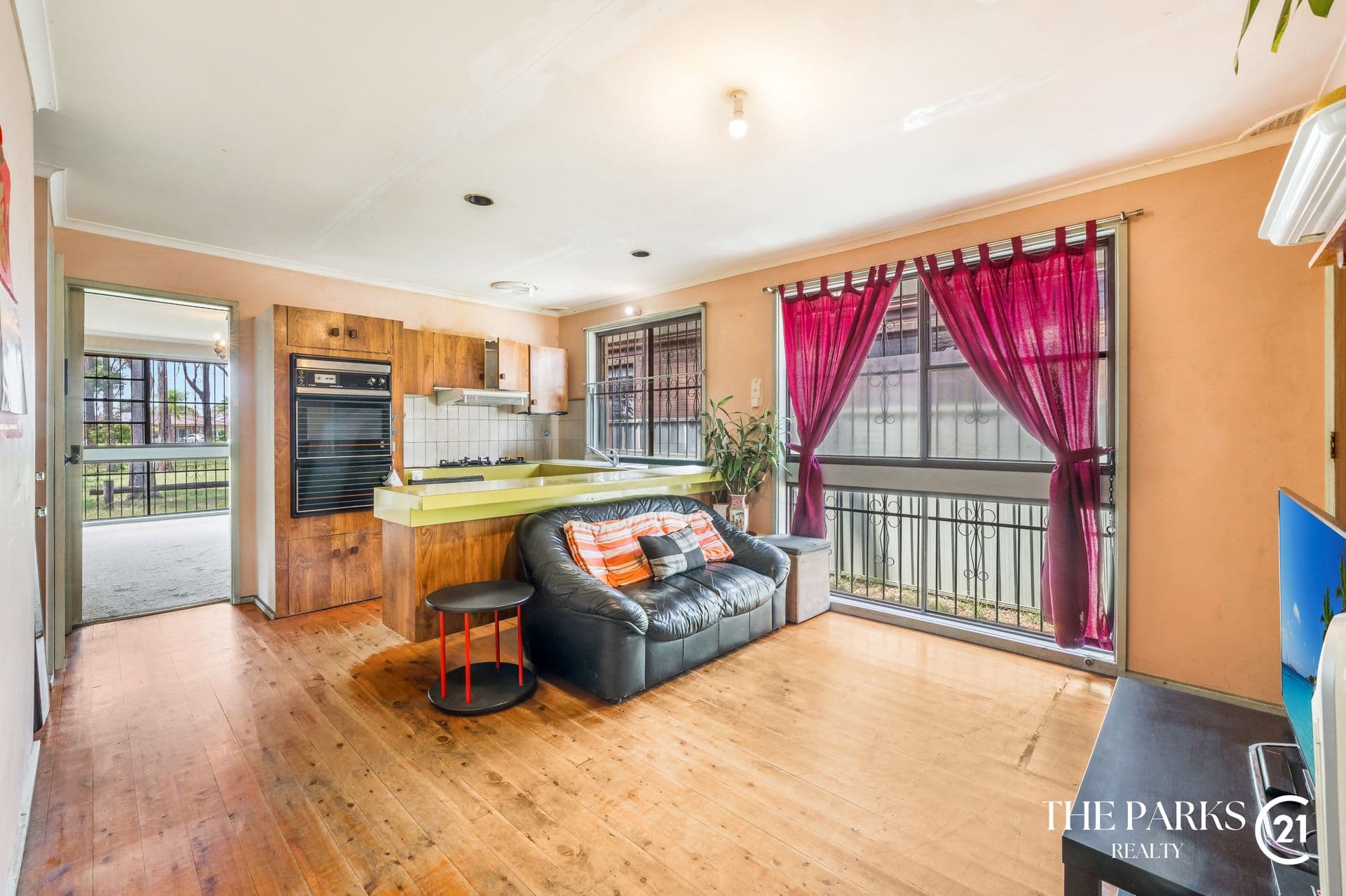 8 Kemmel Close, Bossley Park, NSW, 2176, Bossley Park - Thumbnail 4