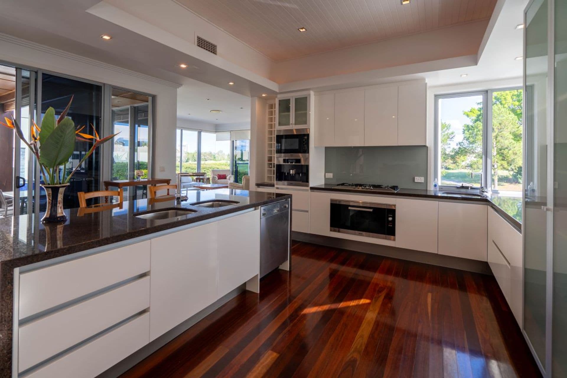 2020 The Boulevarde, Benowa, QLD, 4217, Benowa - Thumbnail 2