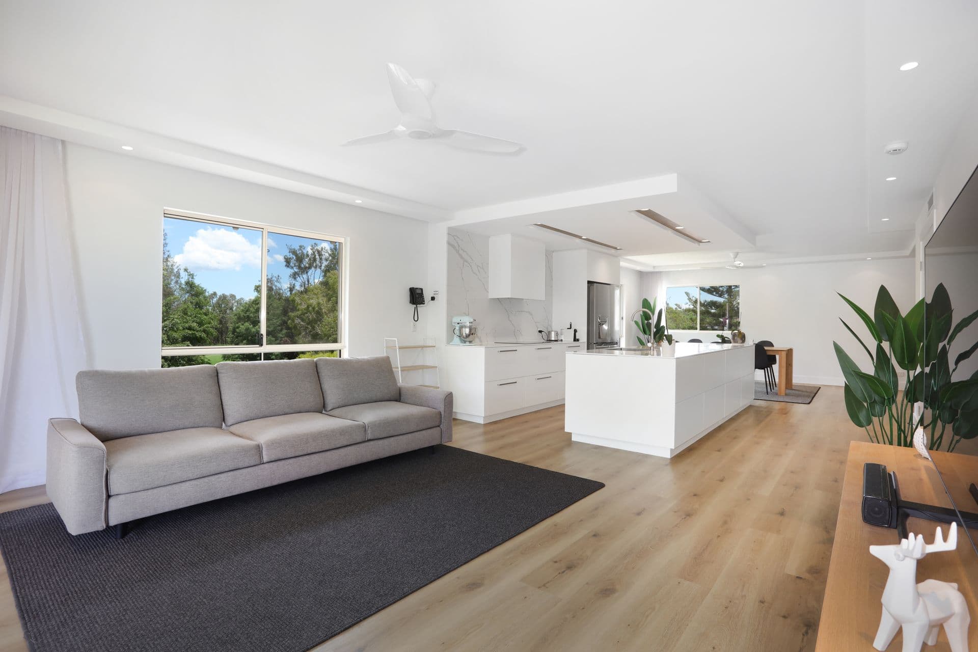 8430 Magnolia Drive East, Hope Island, QLD, 4212, Hope Island - Thumbnail 2