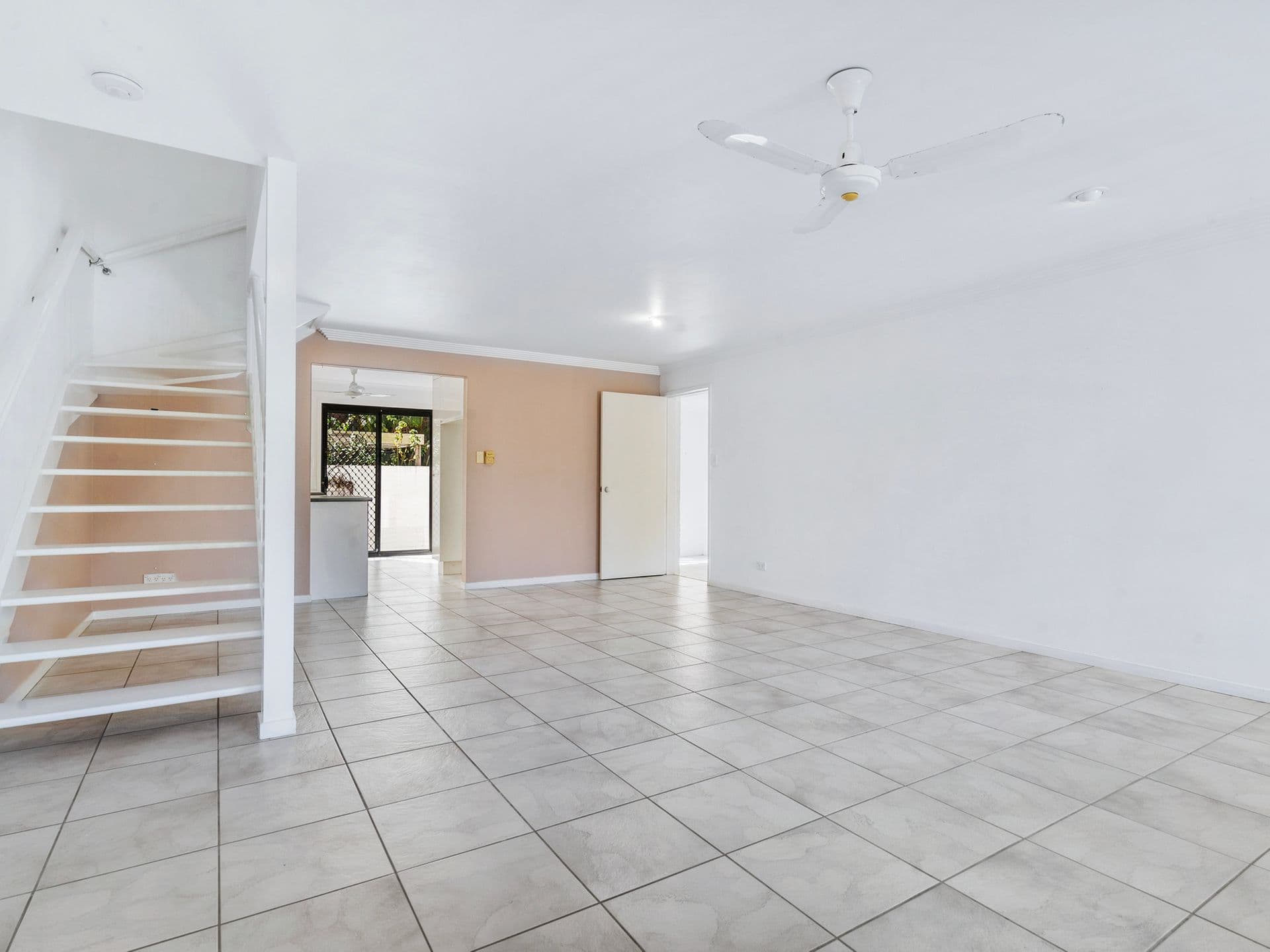 3/37 T.E Peters Drive, Broadbeach Waters, QLD, 4218, Broadbeach Waters - Thumbnail 2