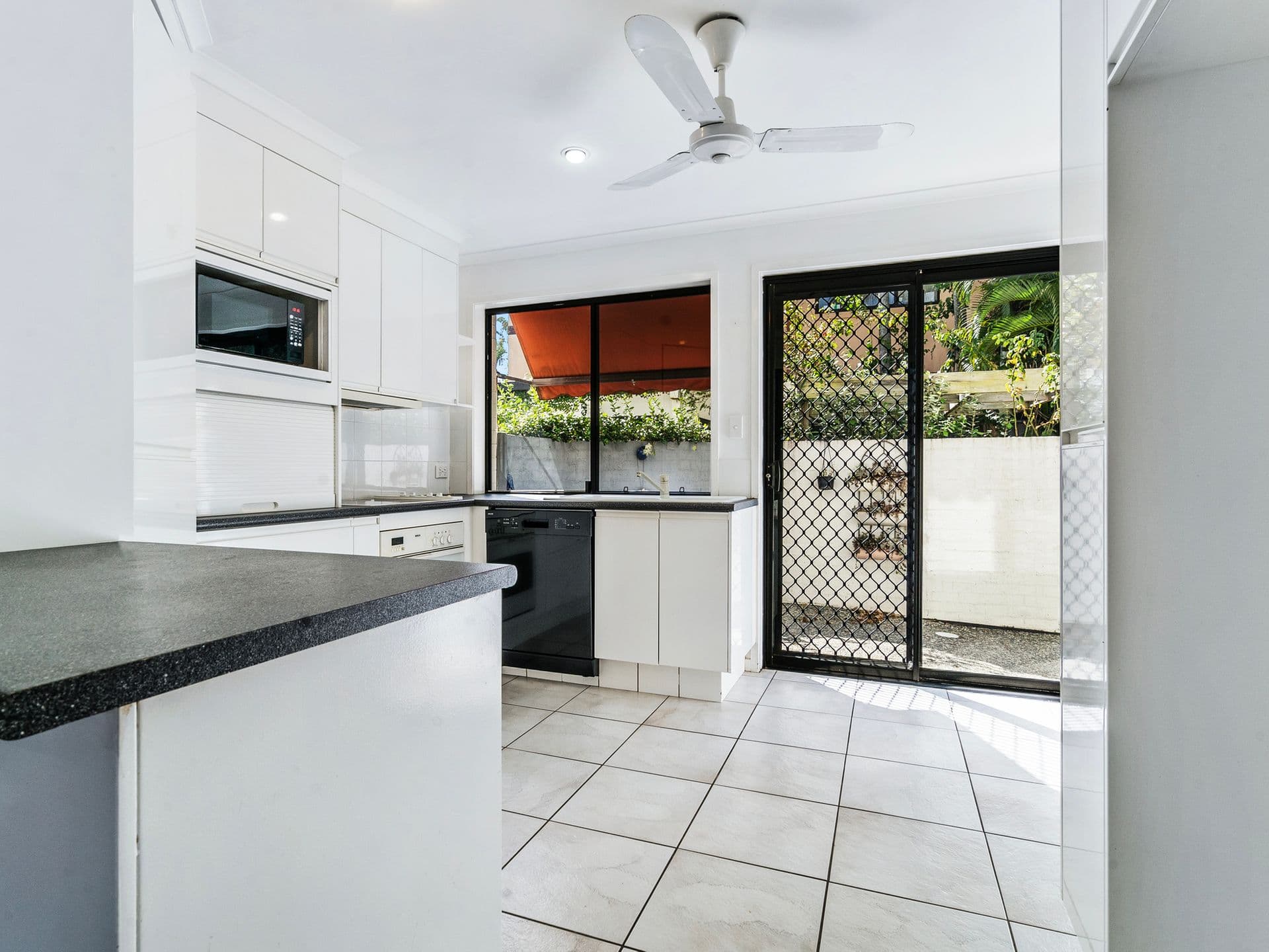 3/37 T.E Peters Drive, Broadbeach Waters, QLD, 4218, Broadbeach Waters - Thumbnail 3