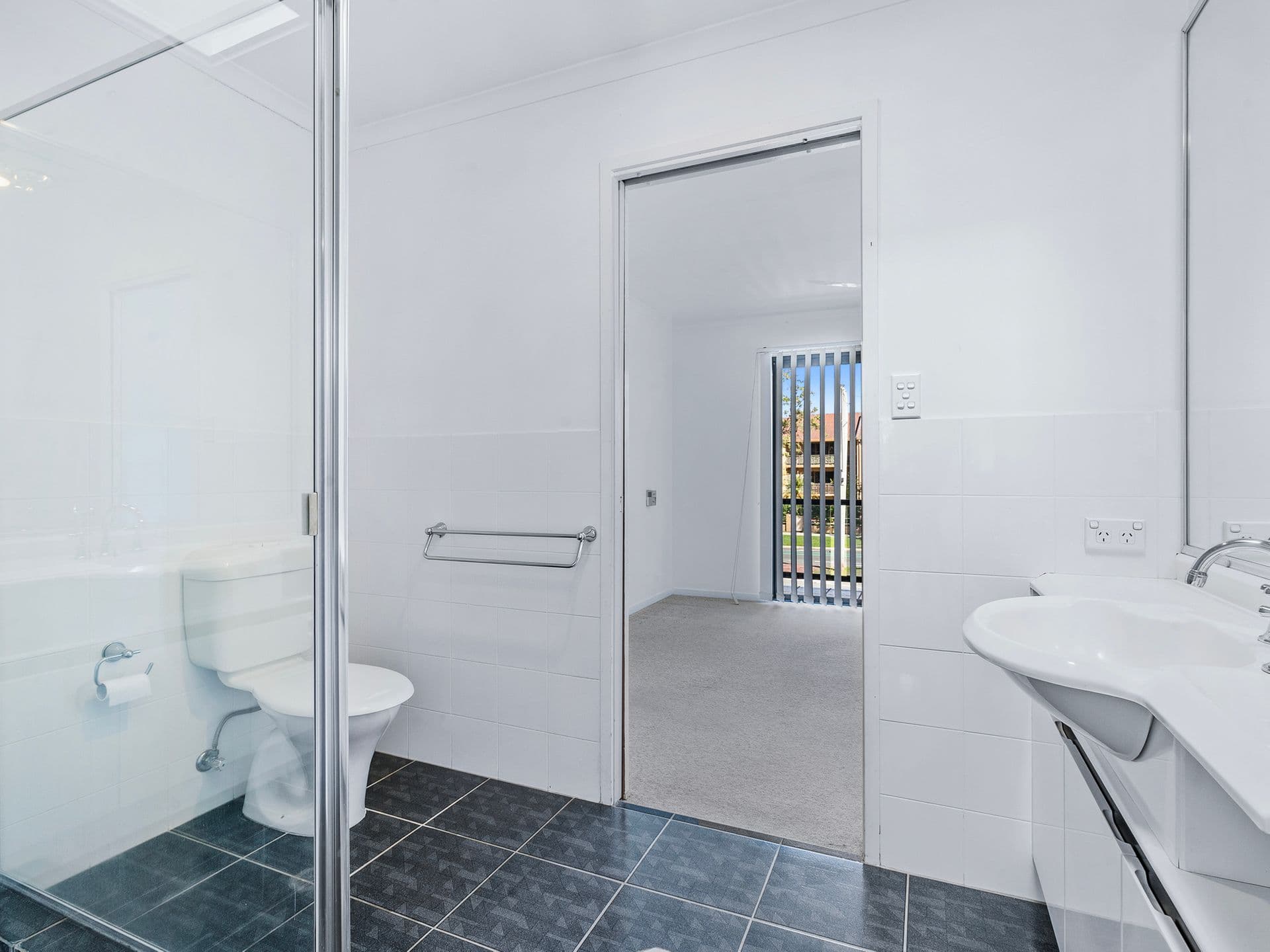 3/37 T.E Peters Drive, Broadbeach Waters, QLD, 4218, Broadbeach Waters - Thumbnail 6