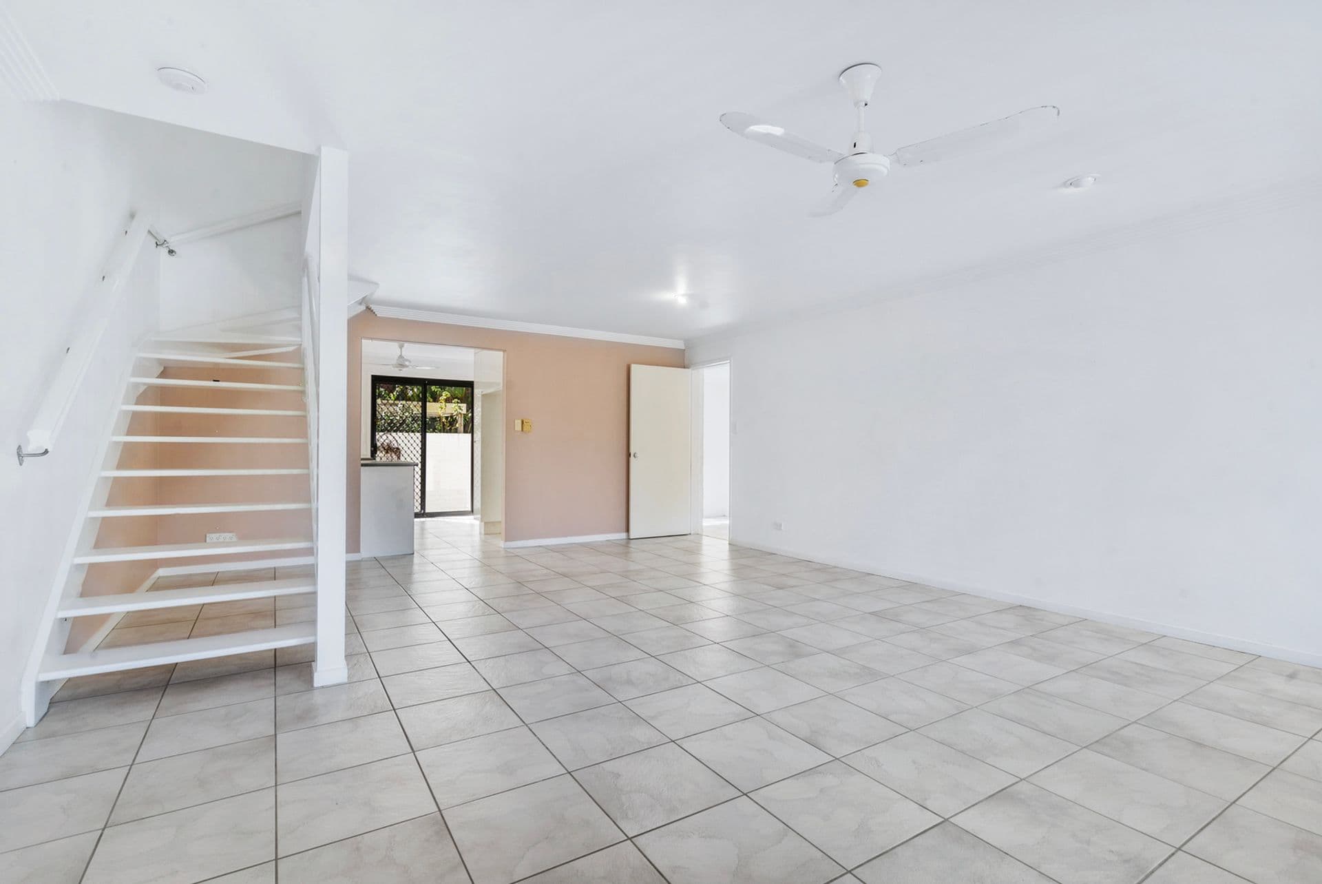 3/37 T E Peters Drive, Broadbeach Waters, QLD, 4218, Broadbeach Waters - Thumbnail 2
