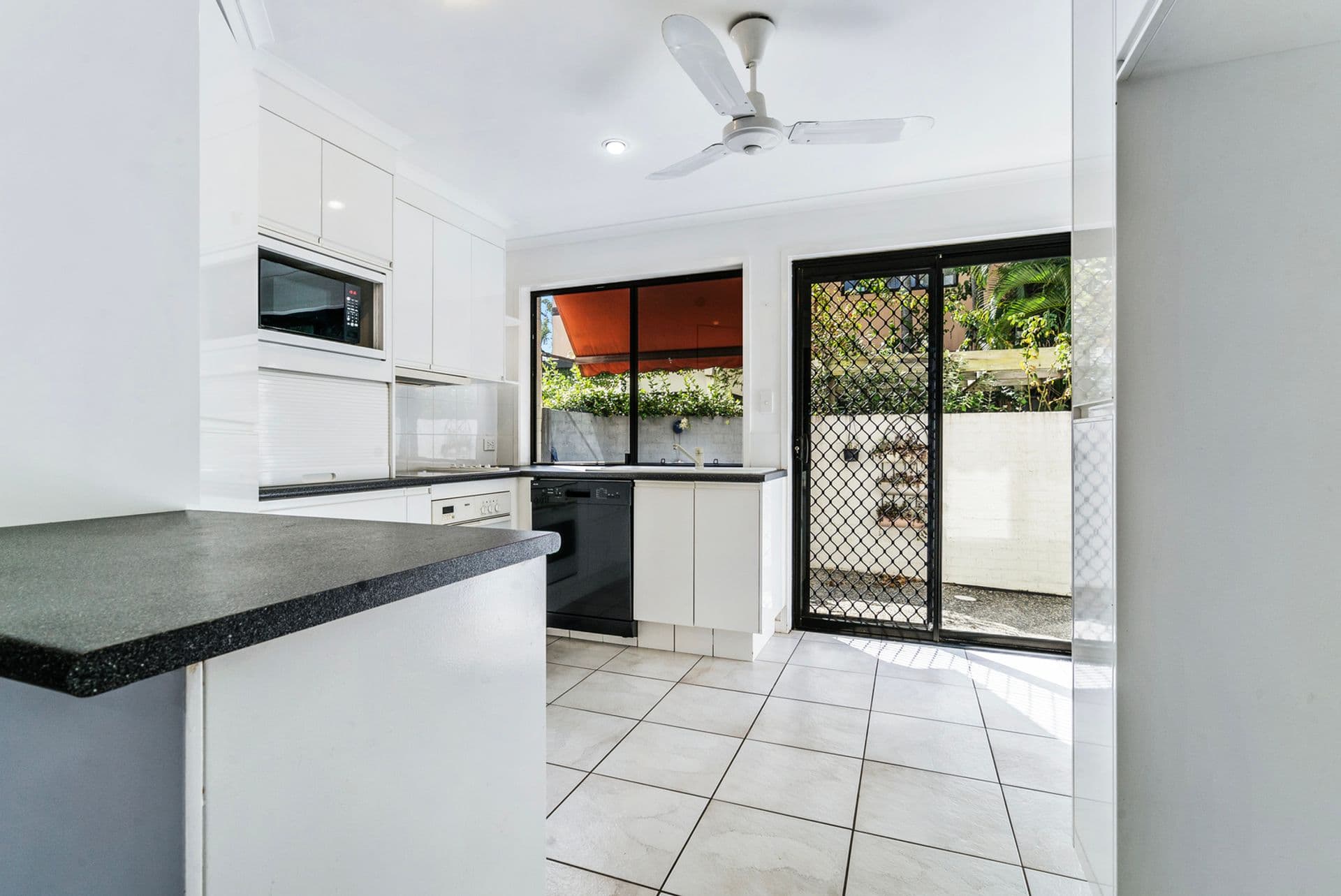 3/37 T E Peters Drive, Broadbeach Waters, QLD, 4218, Broadbeach Waters - Thumbnail 6