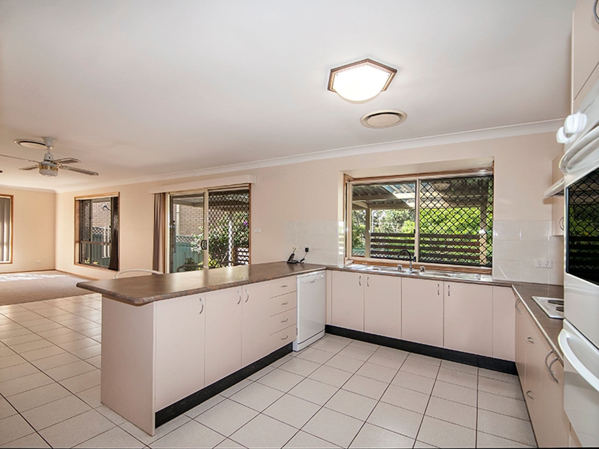 3/8-10 Revesby Place, Revesby, NSW, 2212, Picnic Point - Thumbnail 2