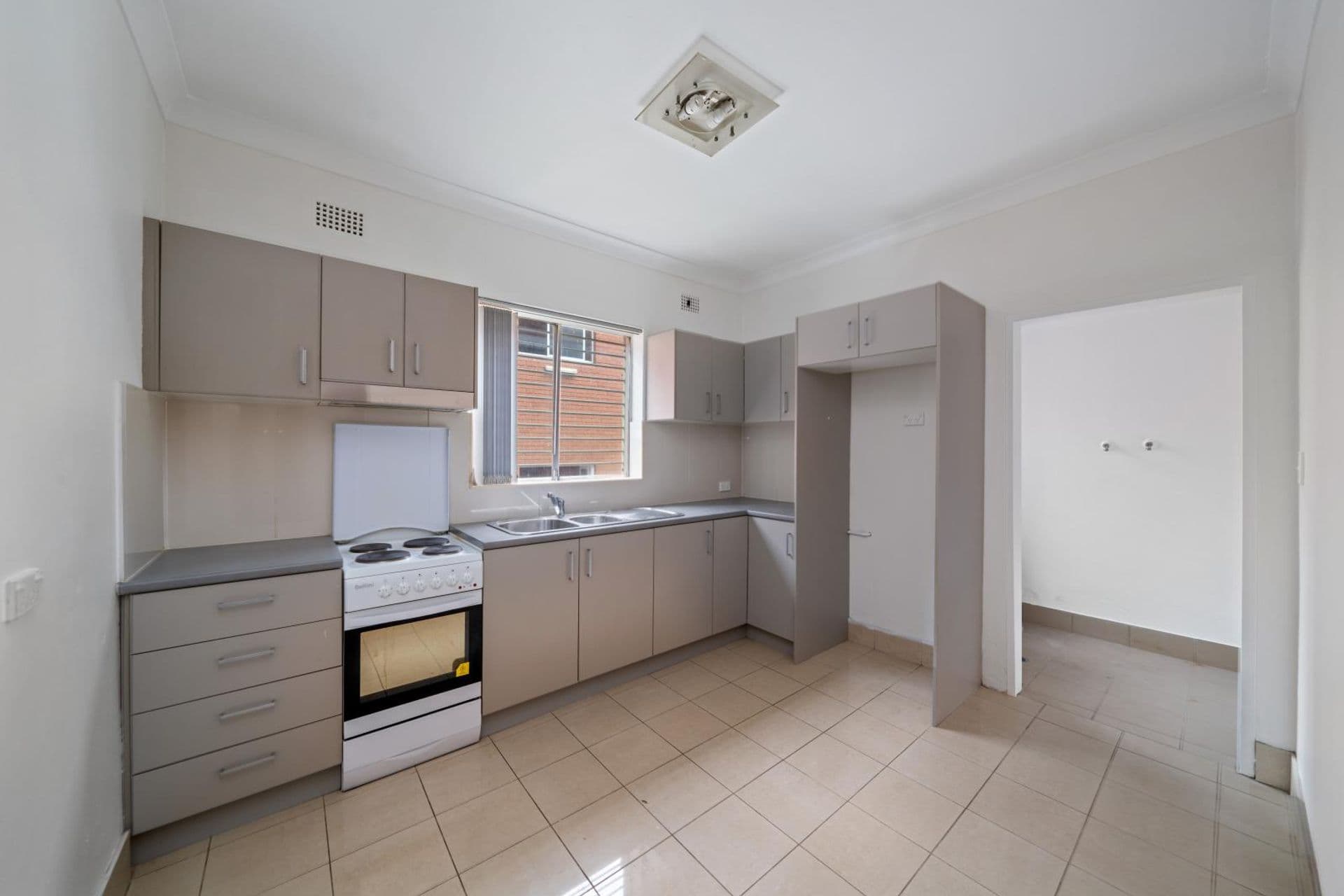 2/5 Denman Avenue, Wiley Park, NSW, 2195, Wiley Park - Thumbnail 2