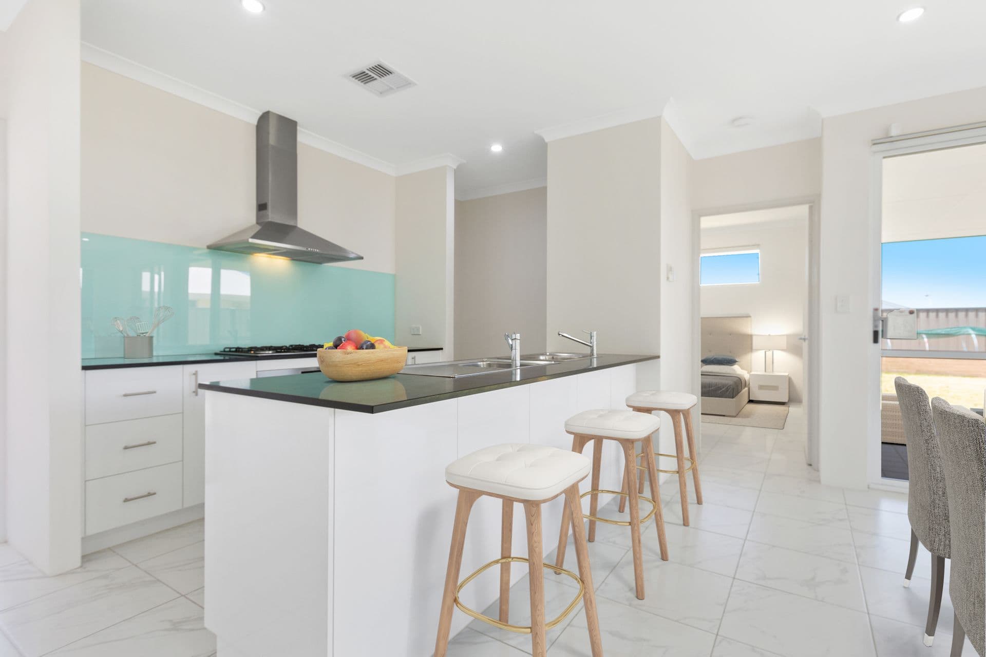 16 Currawong Way, Australind, WA, 6233, Australind - Thumbnail 2