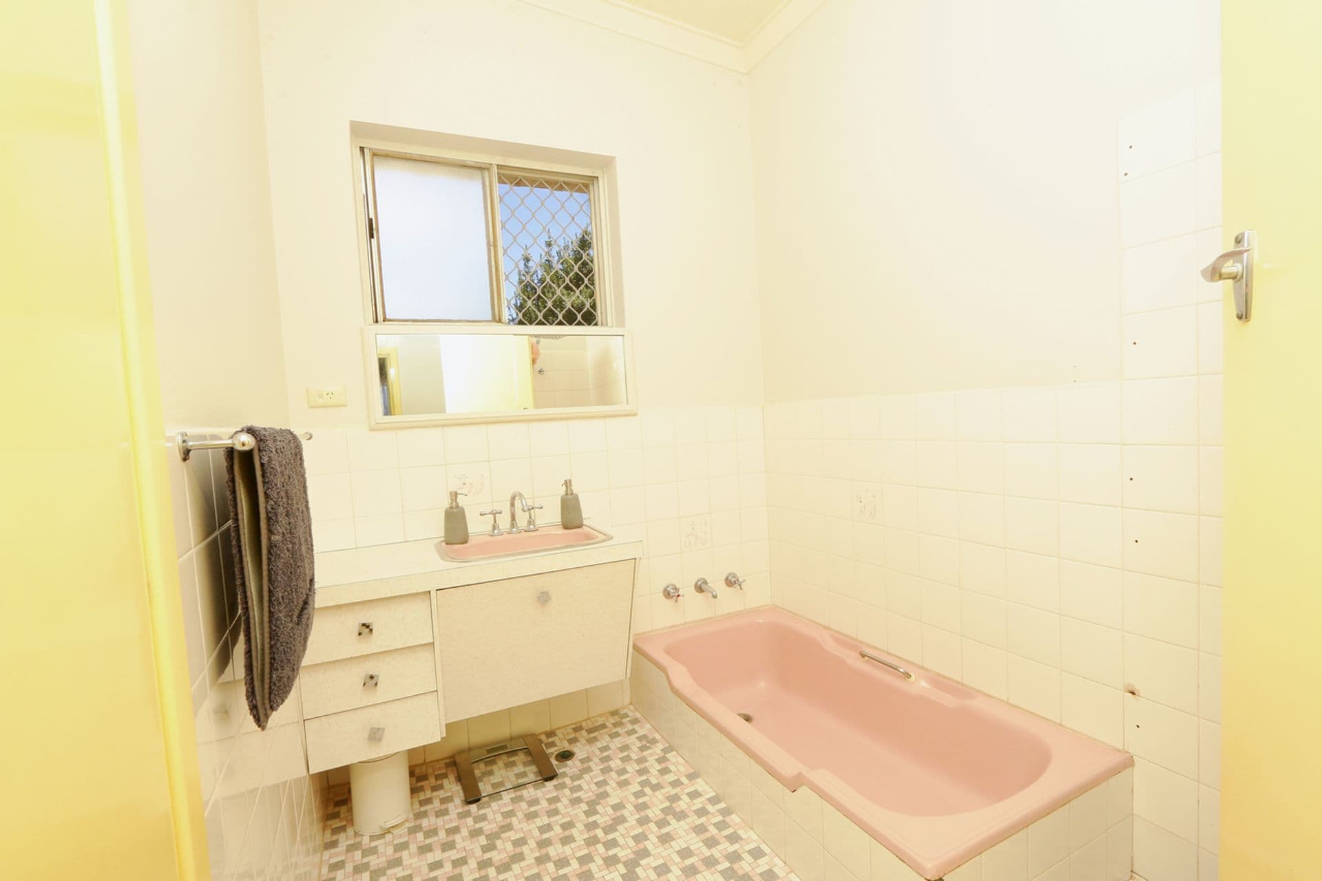 14 Morrissey Street, Glen Iris, WA, 6230, Glen Iris - Thumbnail 8