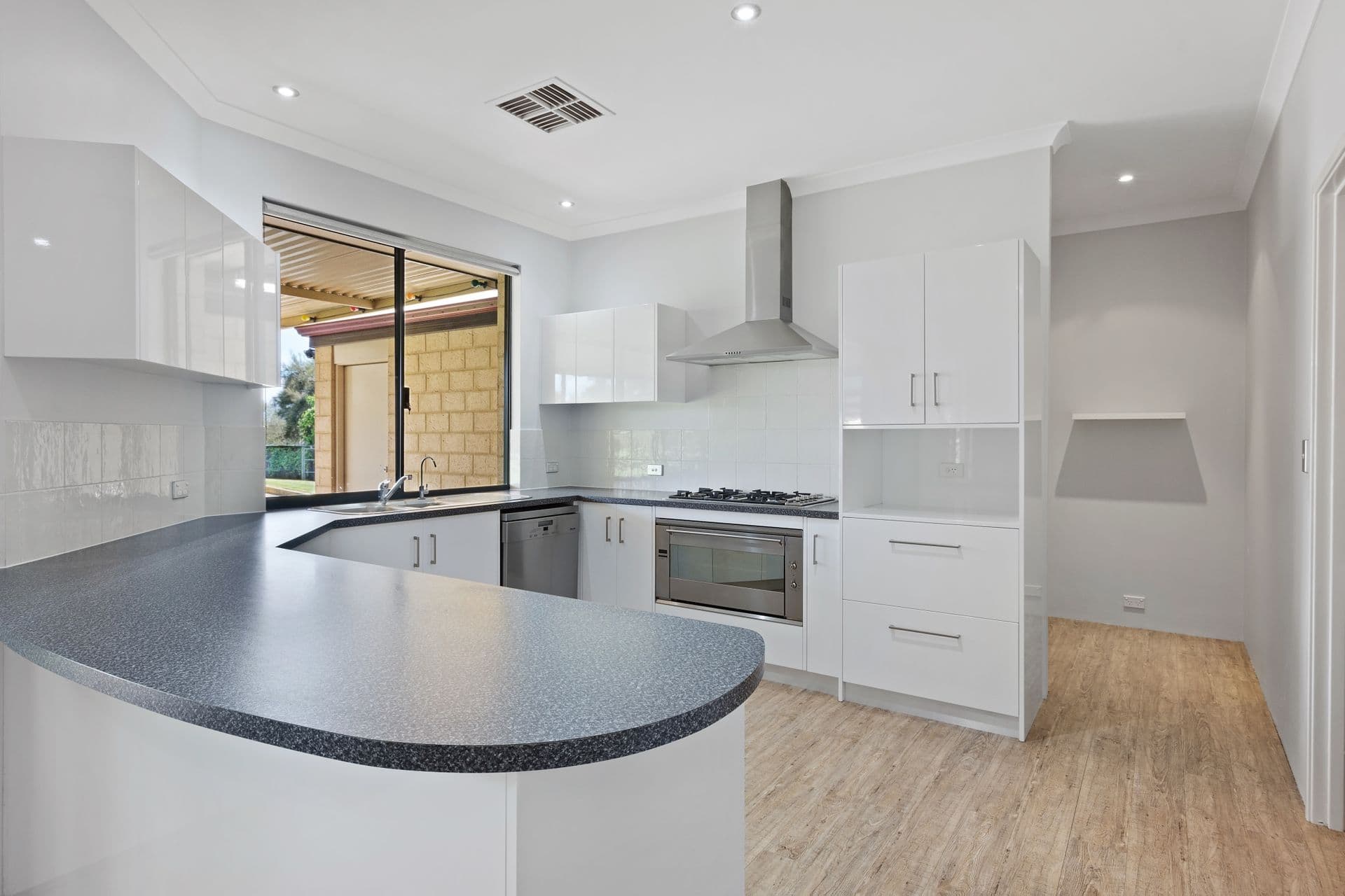 37/23 Casuarina Drive, Bunbury, WA, 6230, Roelands - Thumbnail 2