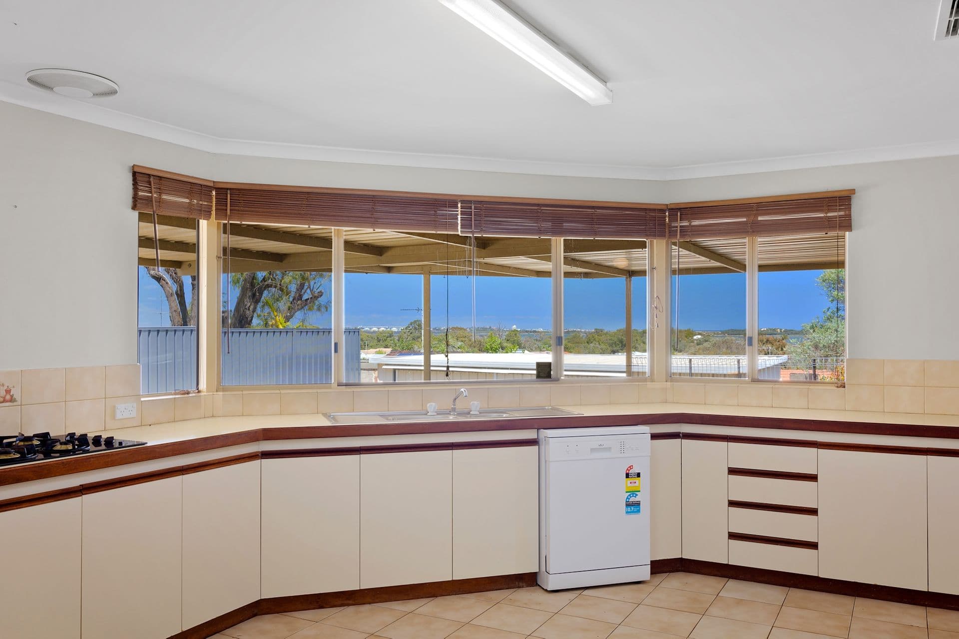 17 Barnes Avenue, Australind, WA, 6233, Australind - Thumbnail 2
