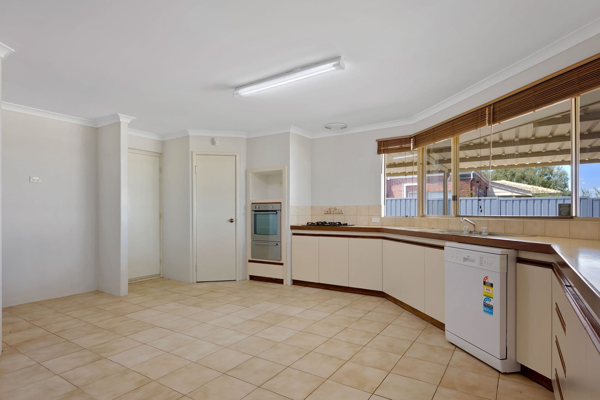 17 Barnes Avenue, Australind, WA, 6233, Australind - Thumbnail 4