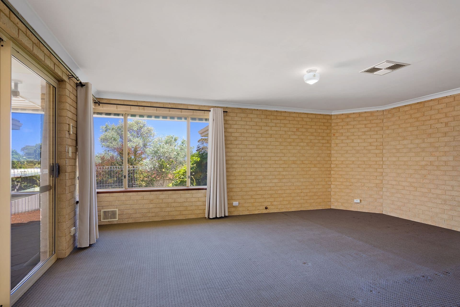 17 Barnes Avenue, Australind, WA, 6233, Australind - Thumbnail 7
