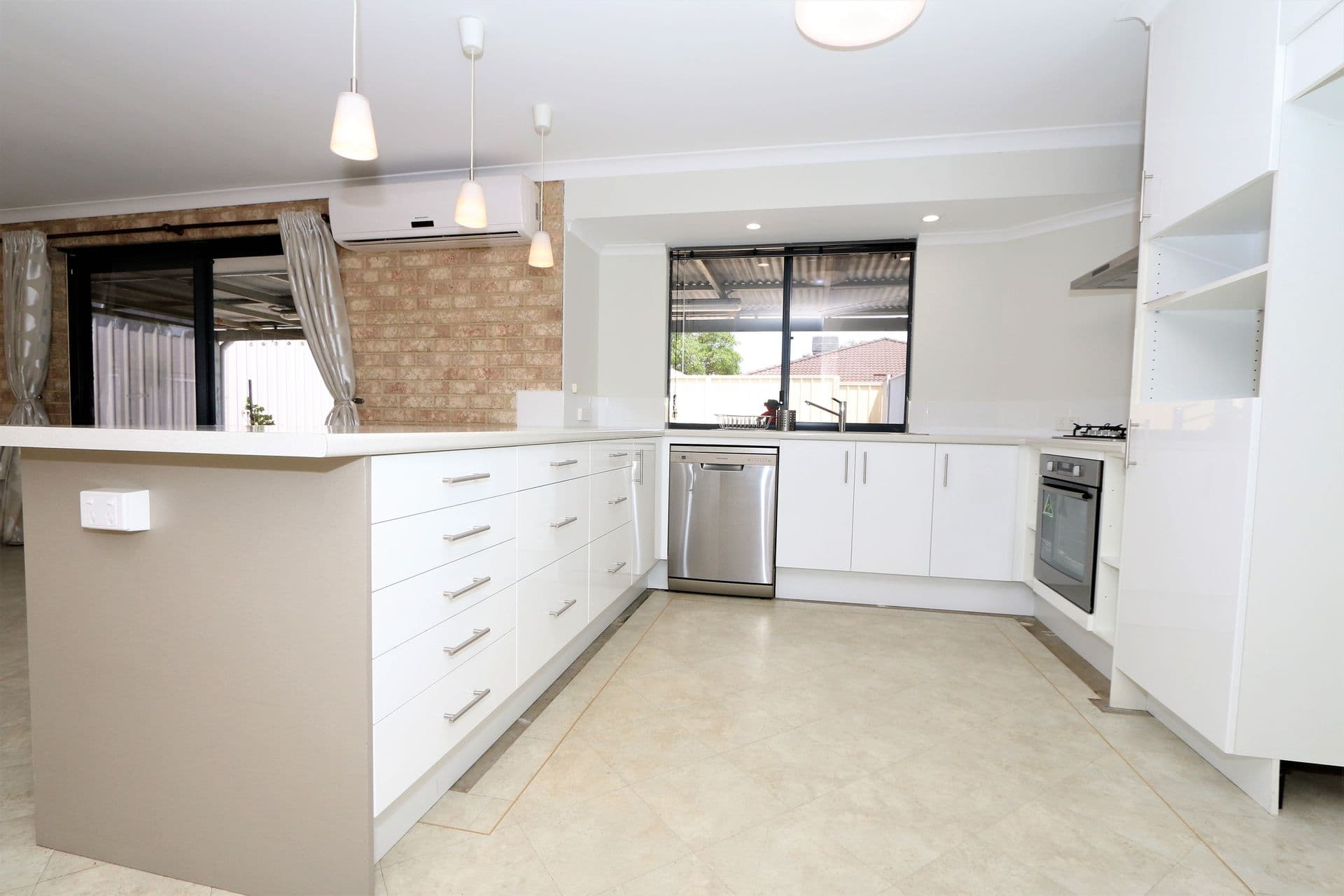 2/4 Bottlewood Court, BURLEIGH WATERS QLD 4220, Usher - Thumbnail 2