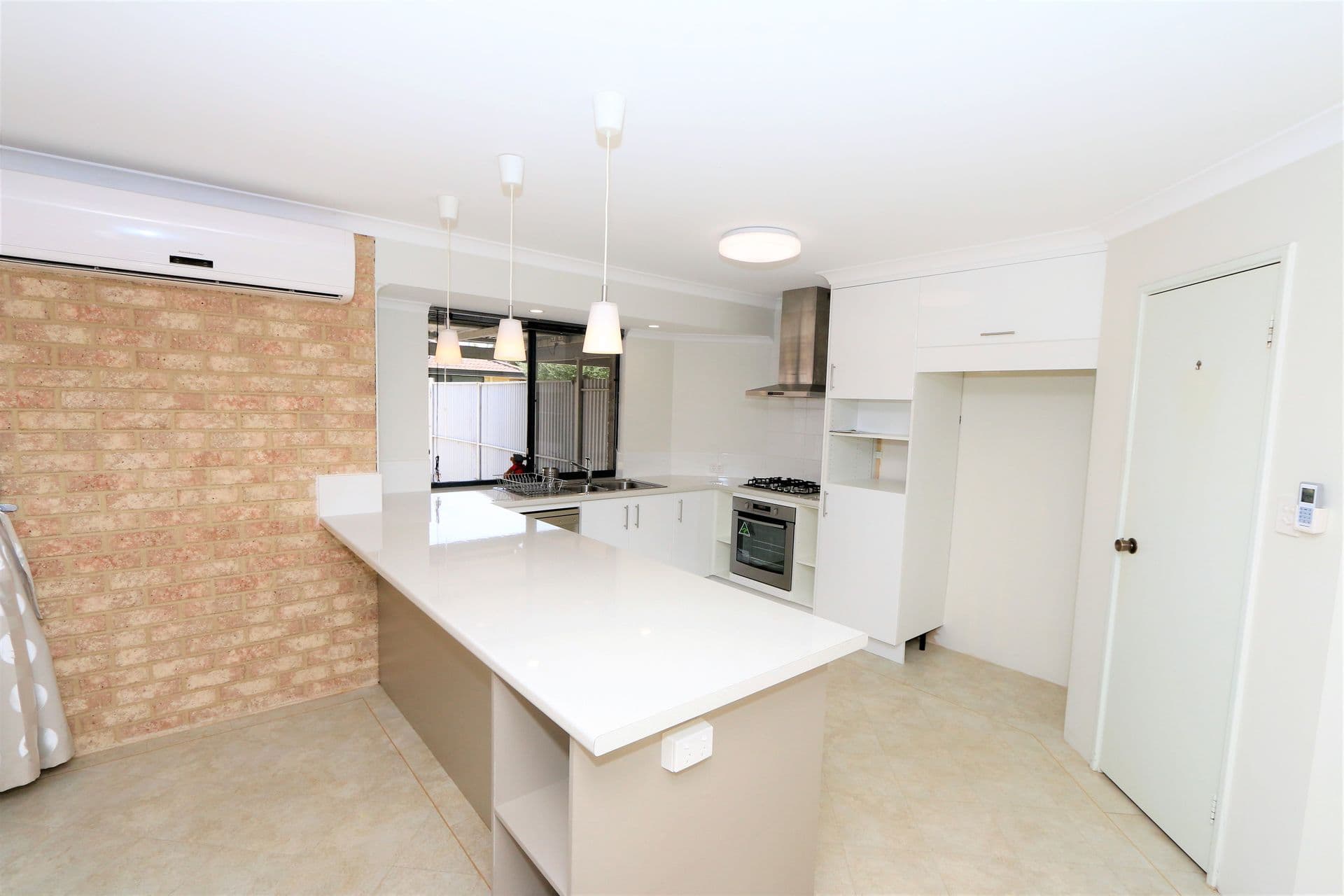 2/4 Bottlewood Court, BURLEIGH WATERS QLD 4220, Usher - Thumbnail 5