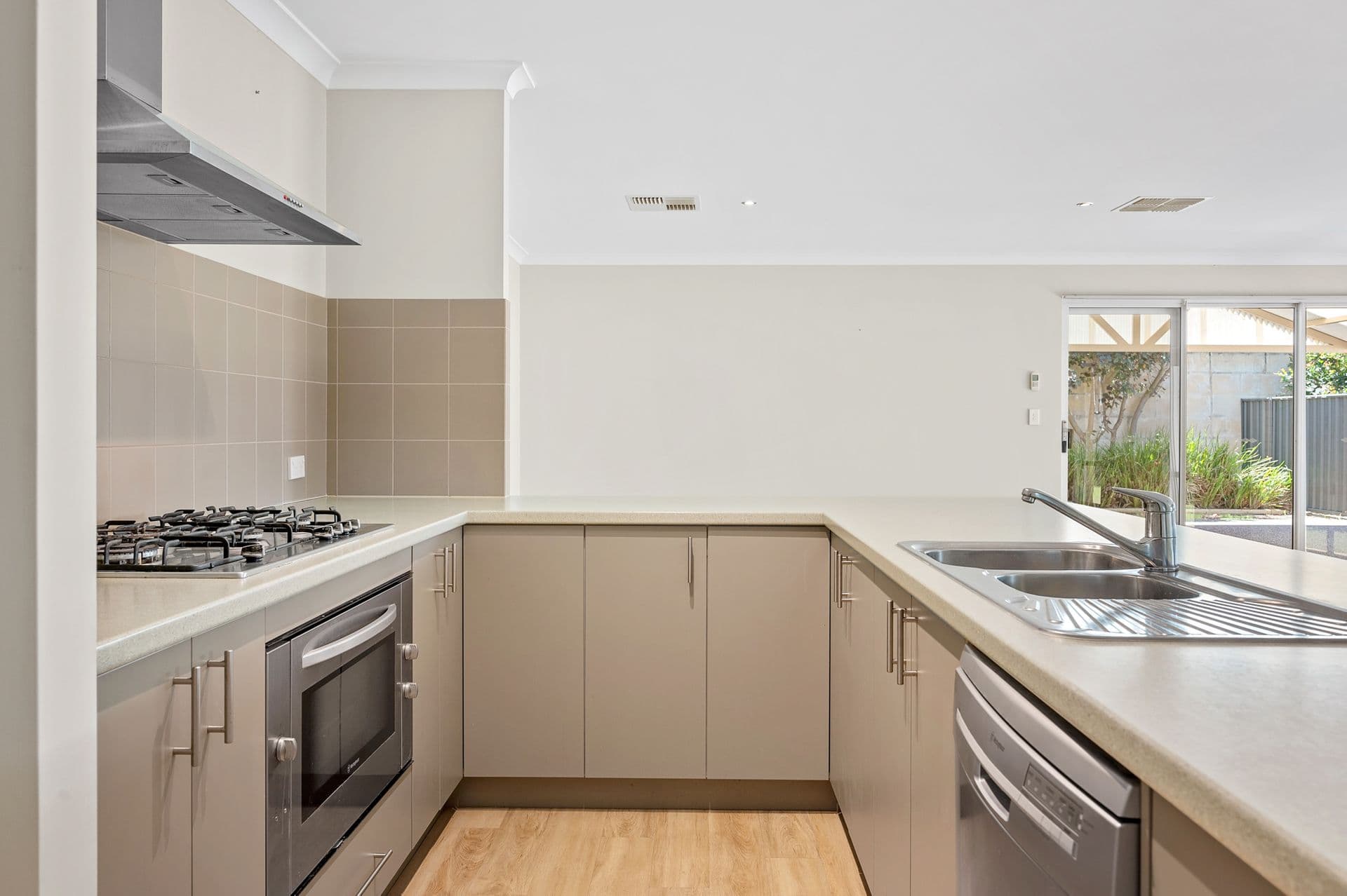11 Sadler Circuit, Australind, WA, 6233, Australind - Thumbnail 6