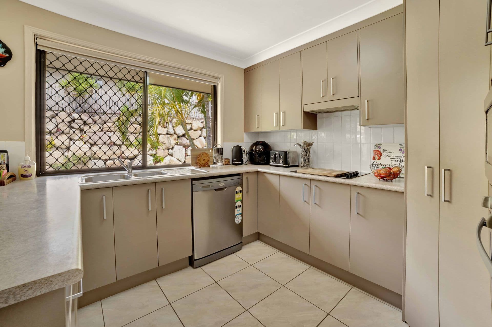 7 Skyline Drive, Norman Gardens, QLD, 4701, Norman Gardens - Thumbnail 4