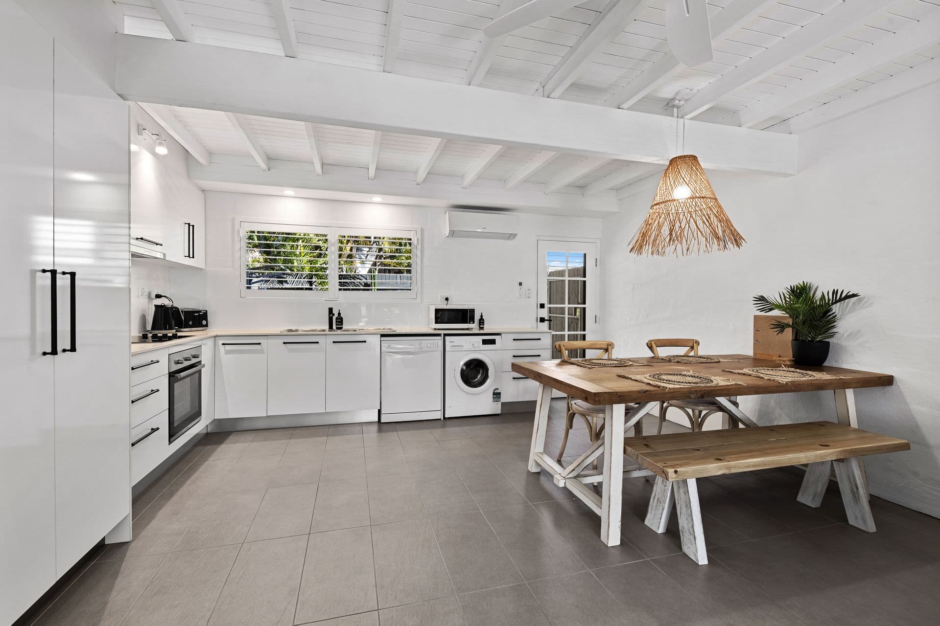 1/25 Coral Tree Avenue, Noosa Heads, QLD, 4567, Noosa Heads - Thumbnail 2