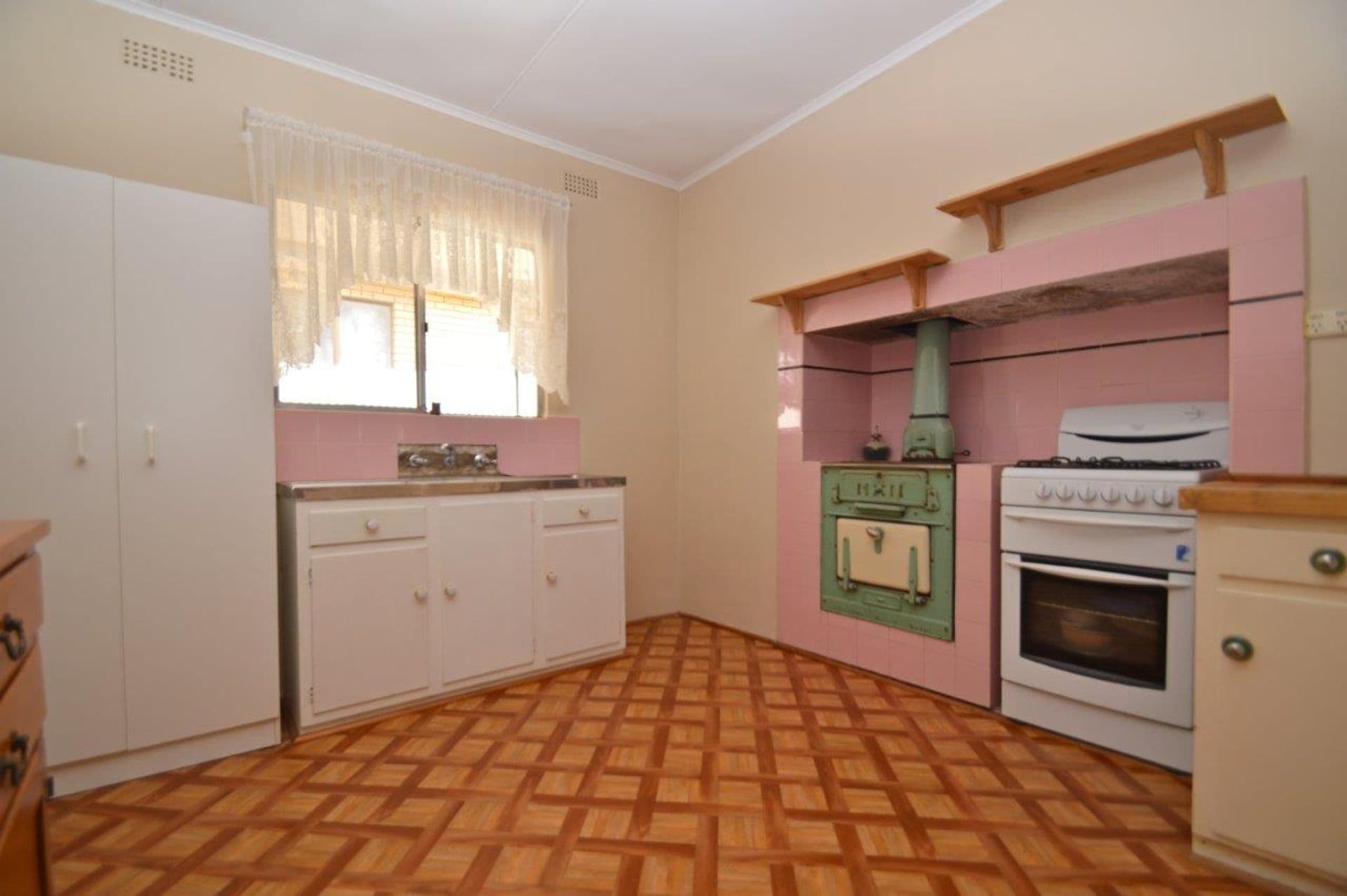27 Central Street, Broken Hill, NSW, 2880, Broken Hill - Thumbnail 2