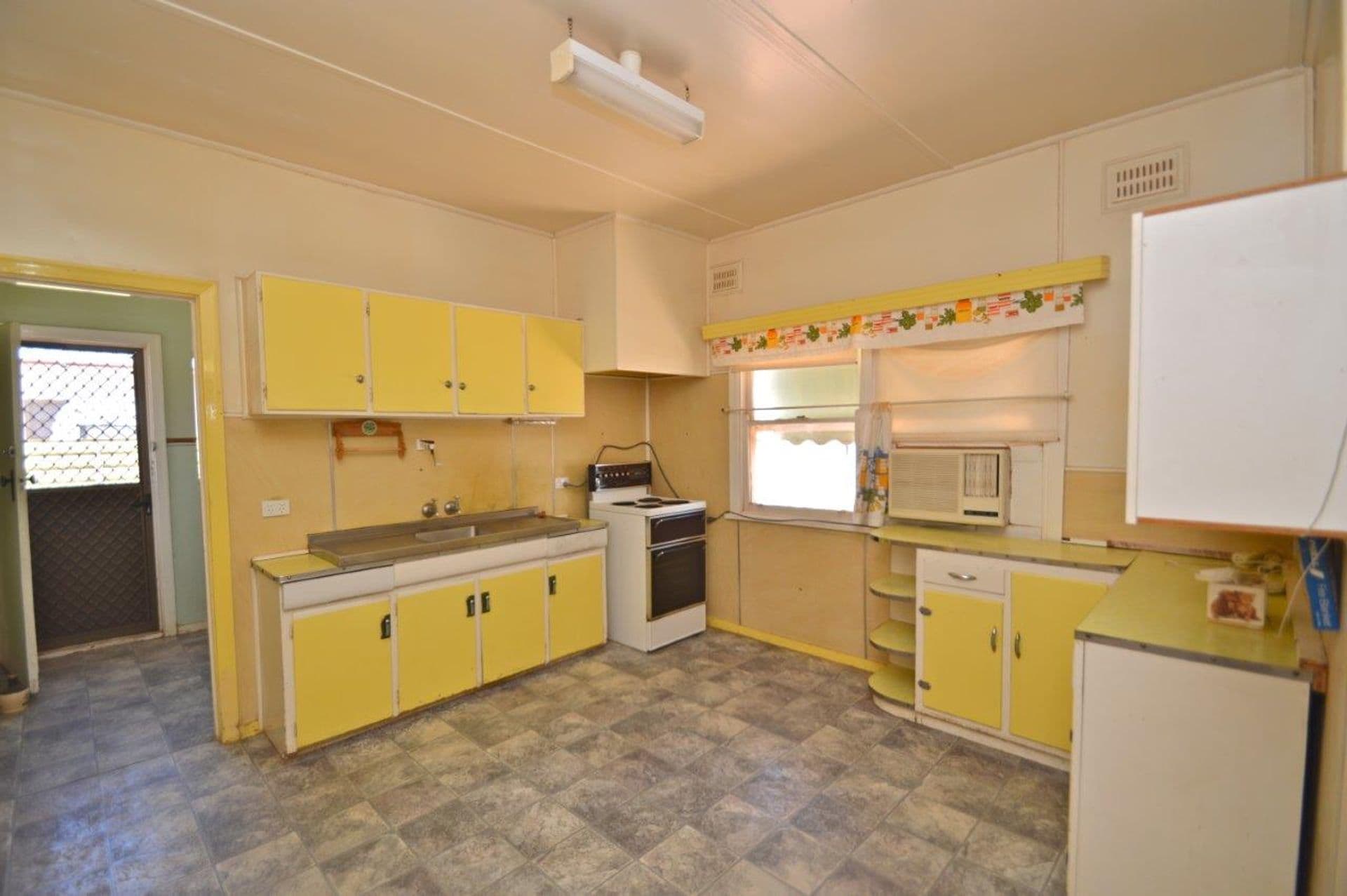 318 Wandoo Street, Broken Hill, NSW, 2880, Broken Hill - Thumbnail 3