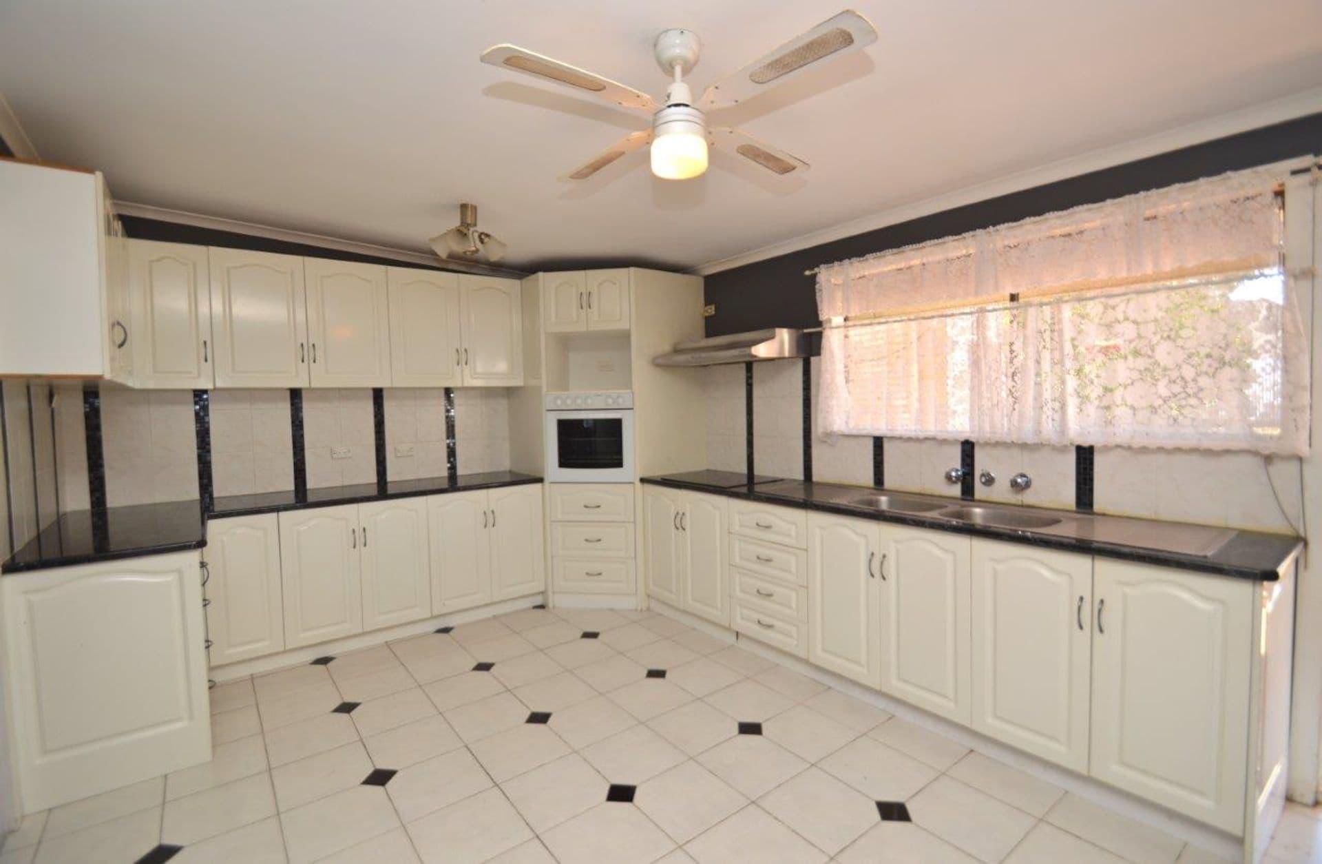 163 Williams Street, Broken Hill, NSW, 2880, Broken Hill - Thumbnail 2