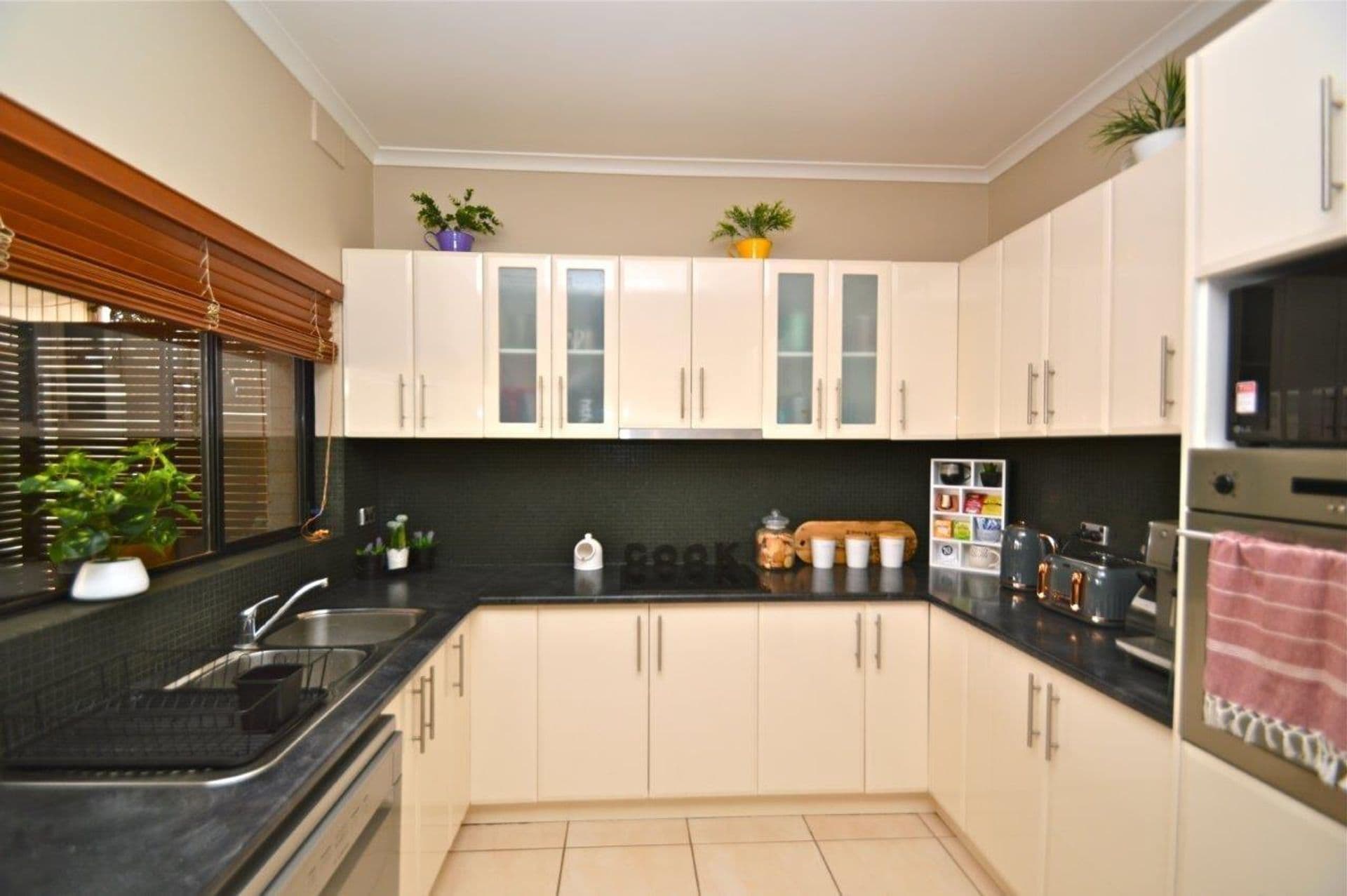 8 Albert Morris Avenue, Broken Hill, NSW, 2880, Broken Hill - Thumbnail 3
