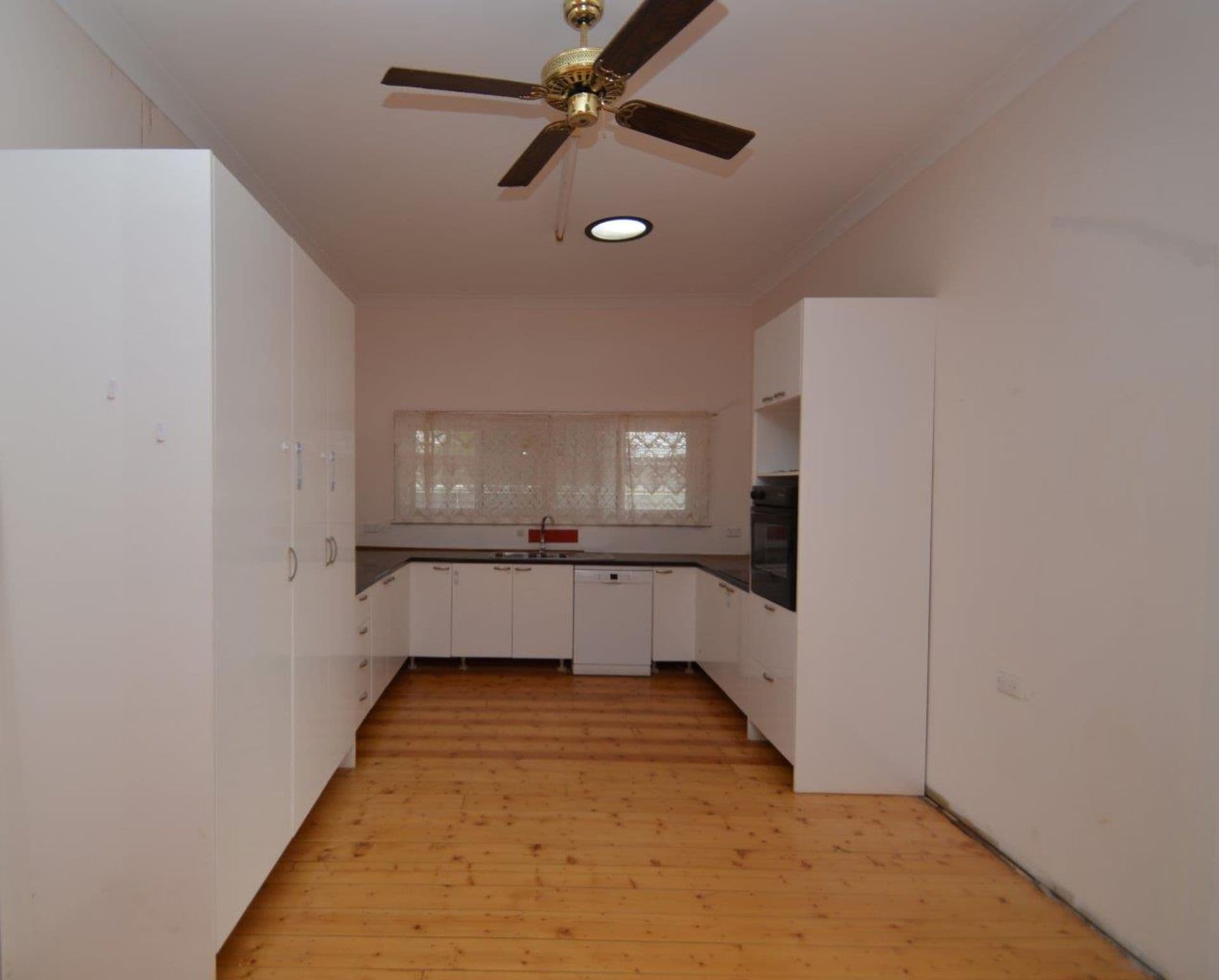 12 Bonanza Street, Broken Hill, NSW, 2880, Broken Hill - Thumbnail 3