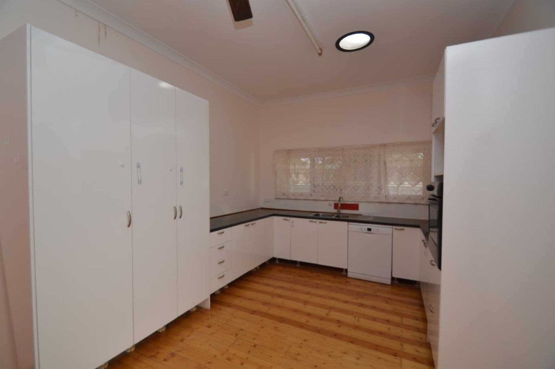 12 Bonanza Street, Broken Hill, NSW, 2880, Broken Hill - Thumbnail 2