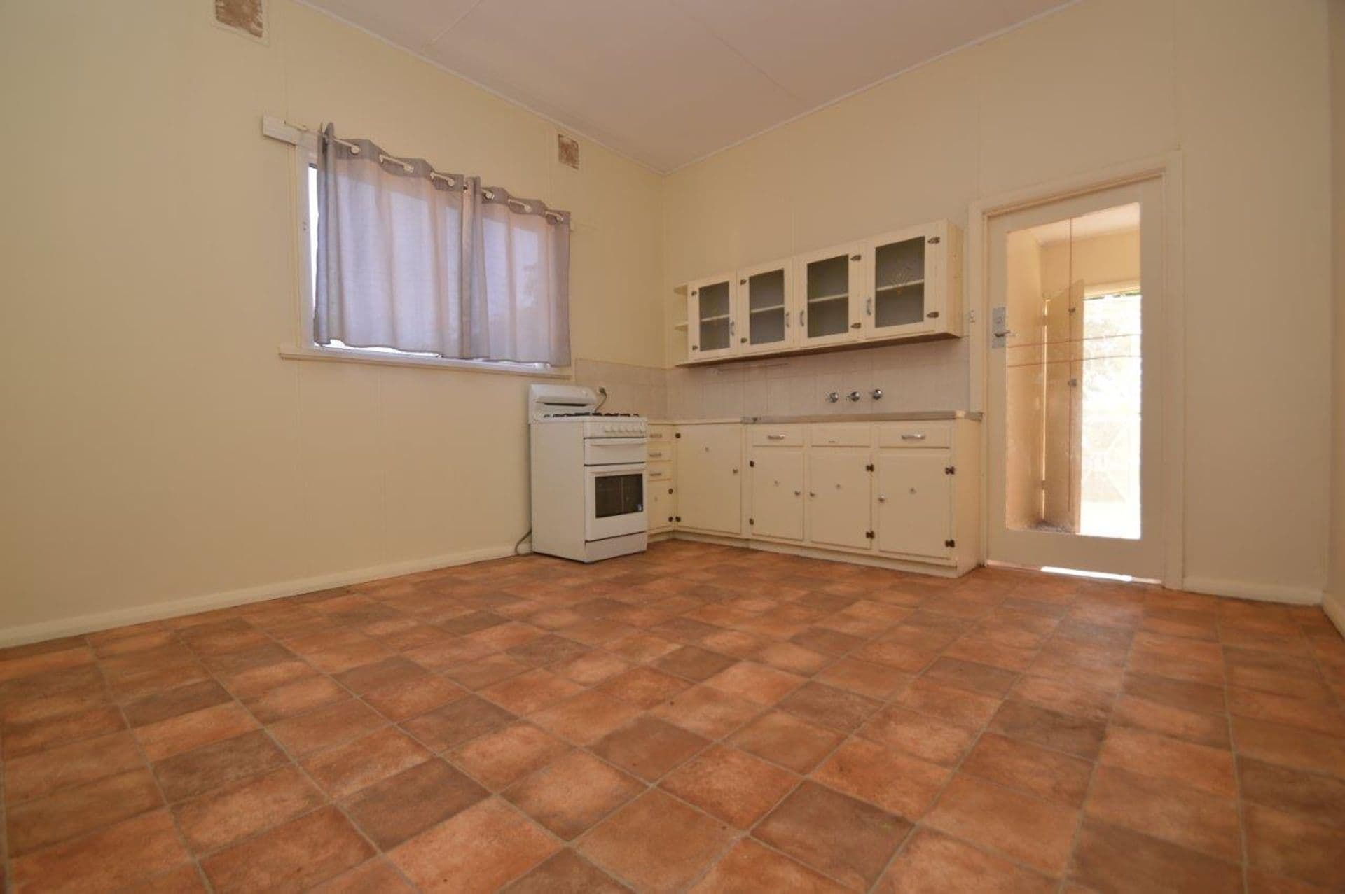 174 Chapple Street, Broken Hill, NSW, 2880, Broken Hill - Thumbnail 2