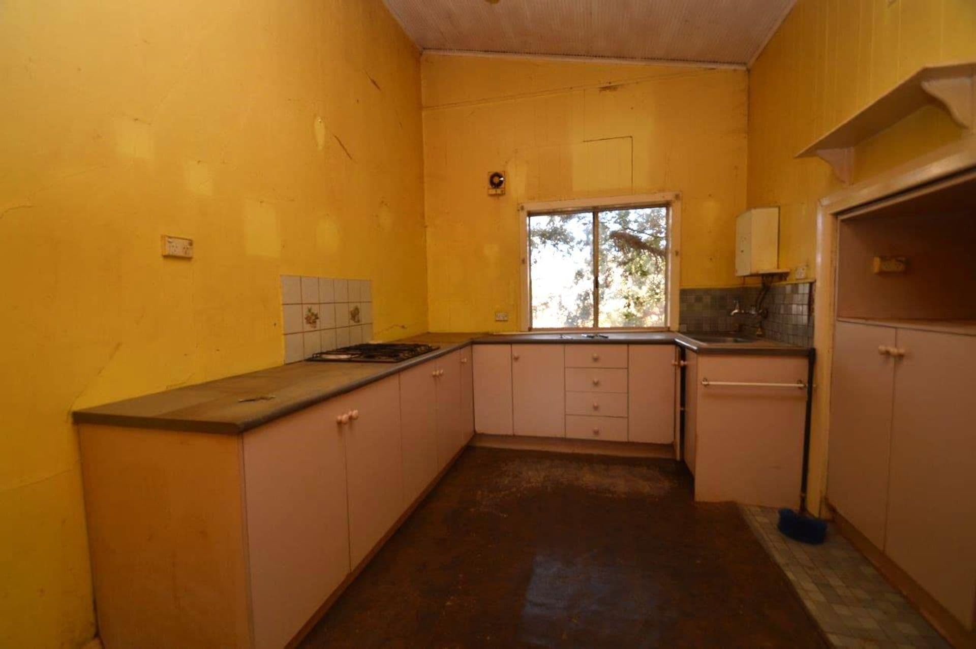 7 South Road, Broken Hill, NSW, 2880, Broken Hill - Thumbnail 2