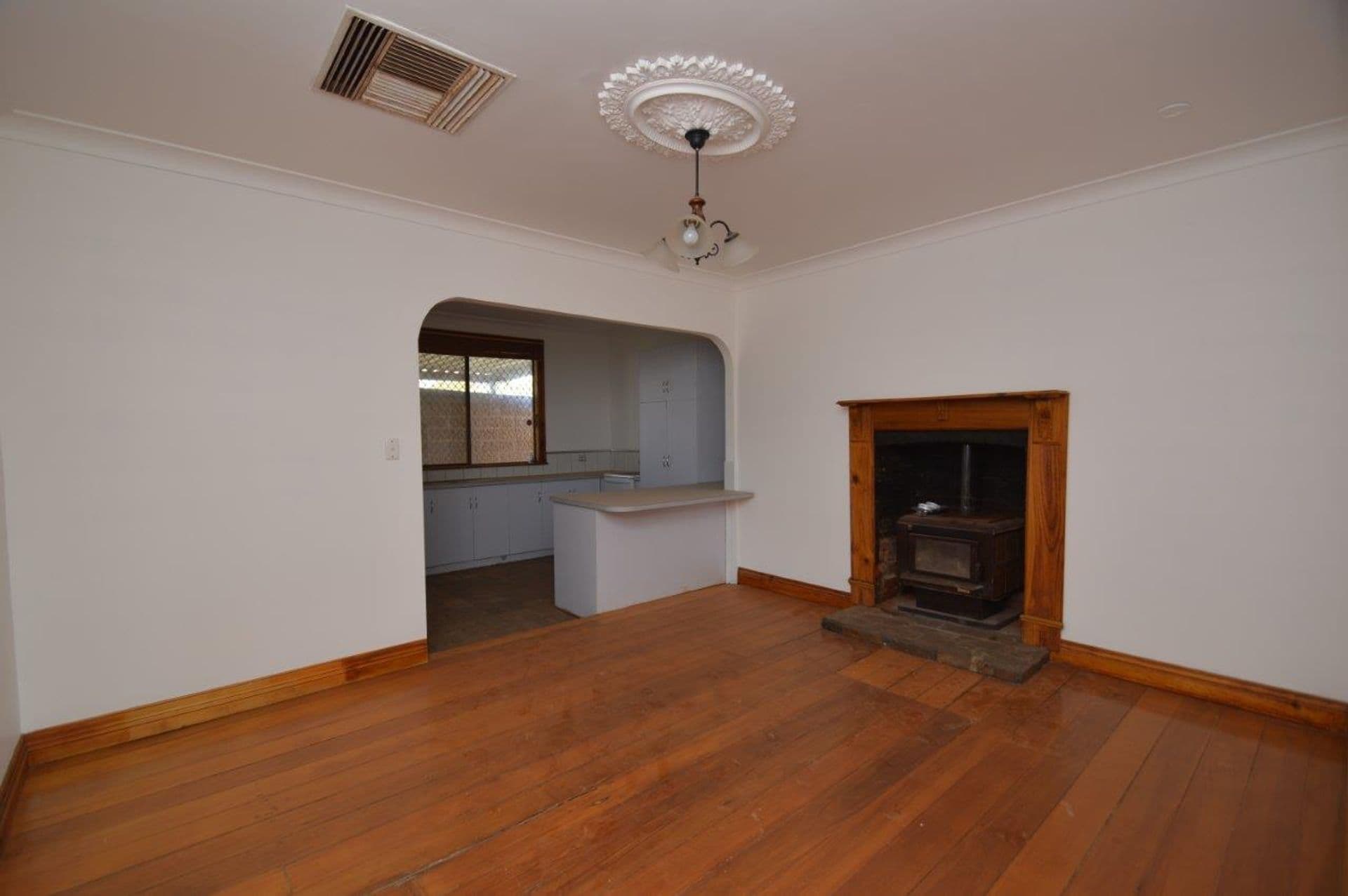 9 Harris Street, Broken Hill, NSW, 2880, Broken Hill - Thumbnail 4