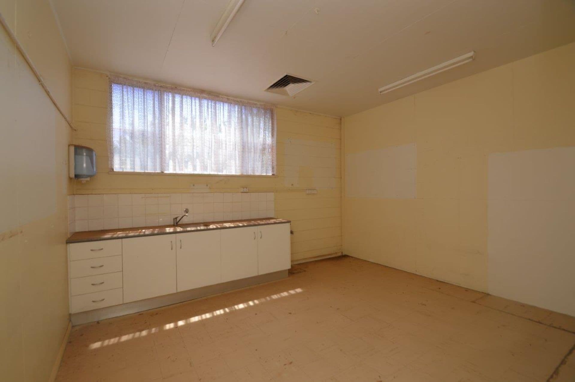 212-218 Patton Street, Broken Hill, NSW, 2880, Broken Hill - Thumbnail 6