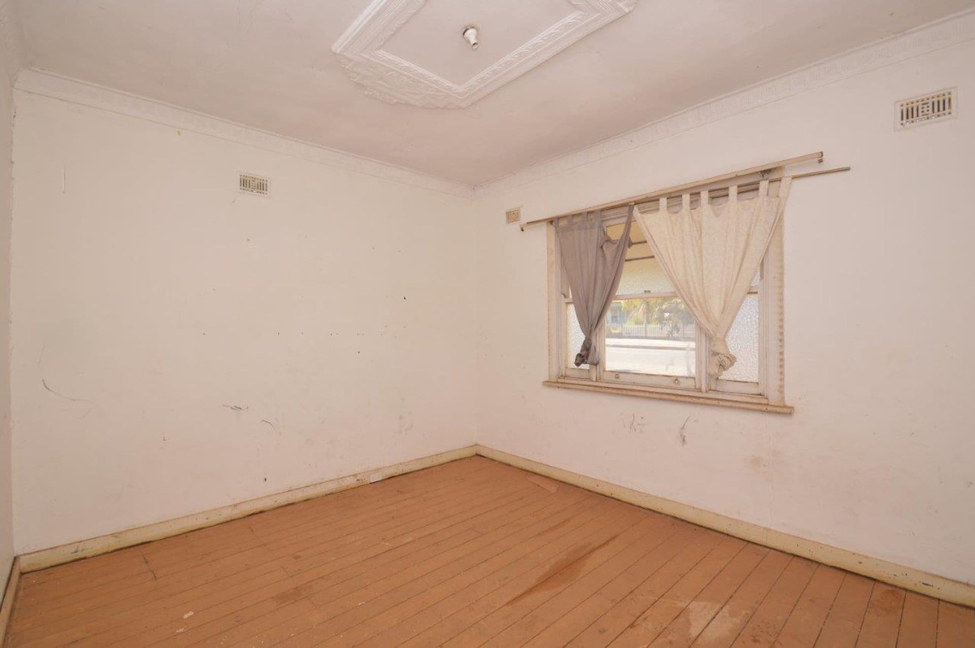 102 Ryan Street, Broken Hill, NSW, 2880, Broken Hill - Thumbnail 4