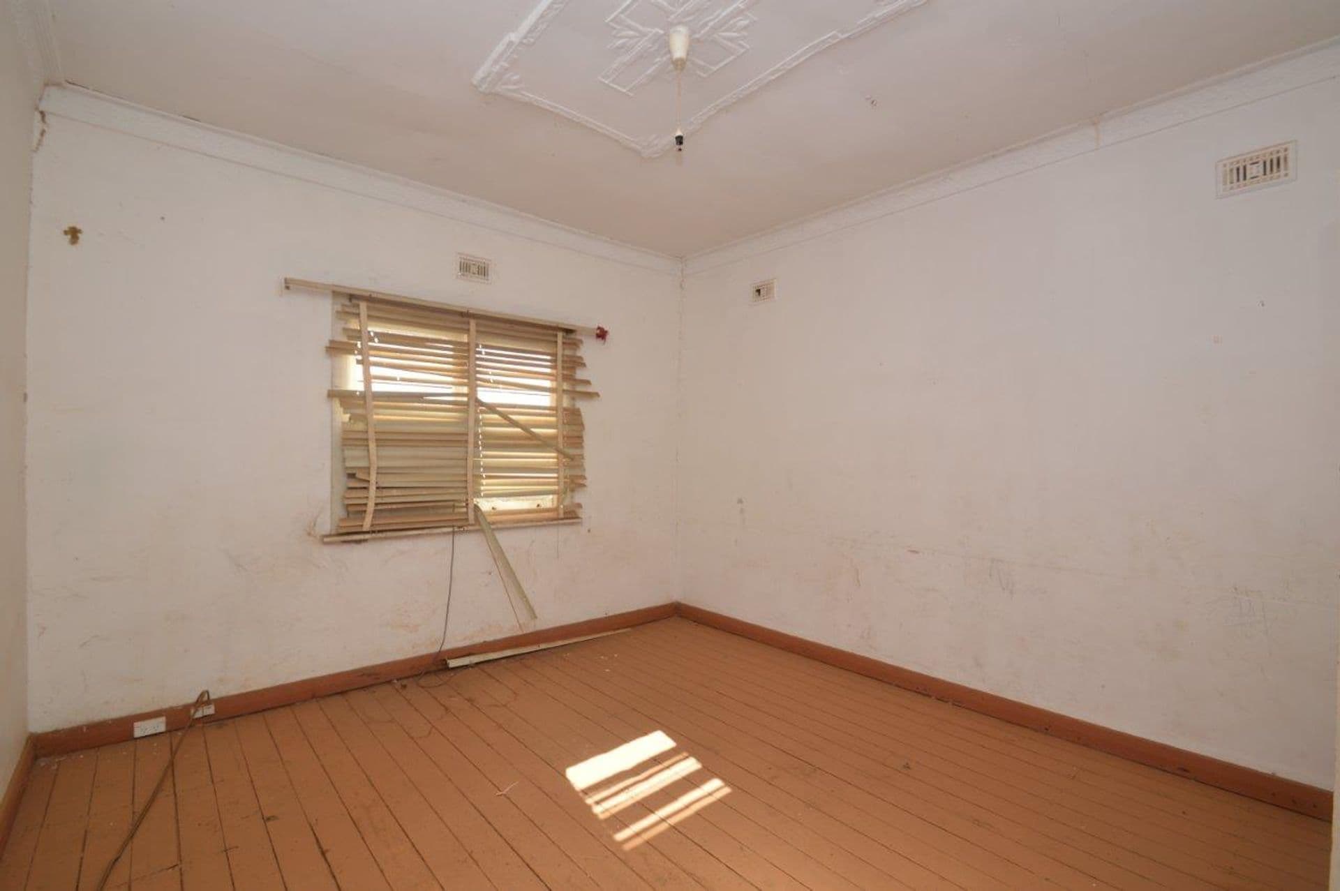 102 Ryan Street, Broken Hill, NSW, 2880, Broken Hill - Thumbnail 5